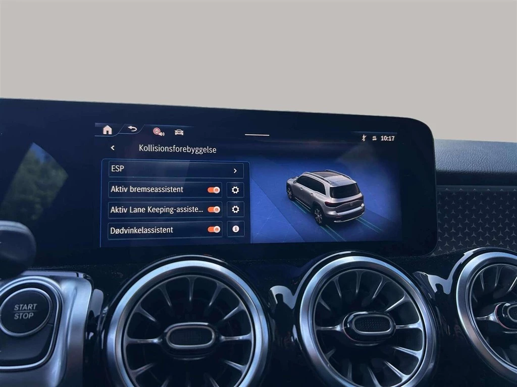 Mercedes-Benz-EQB-image-15
