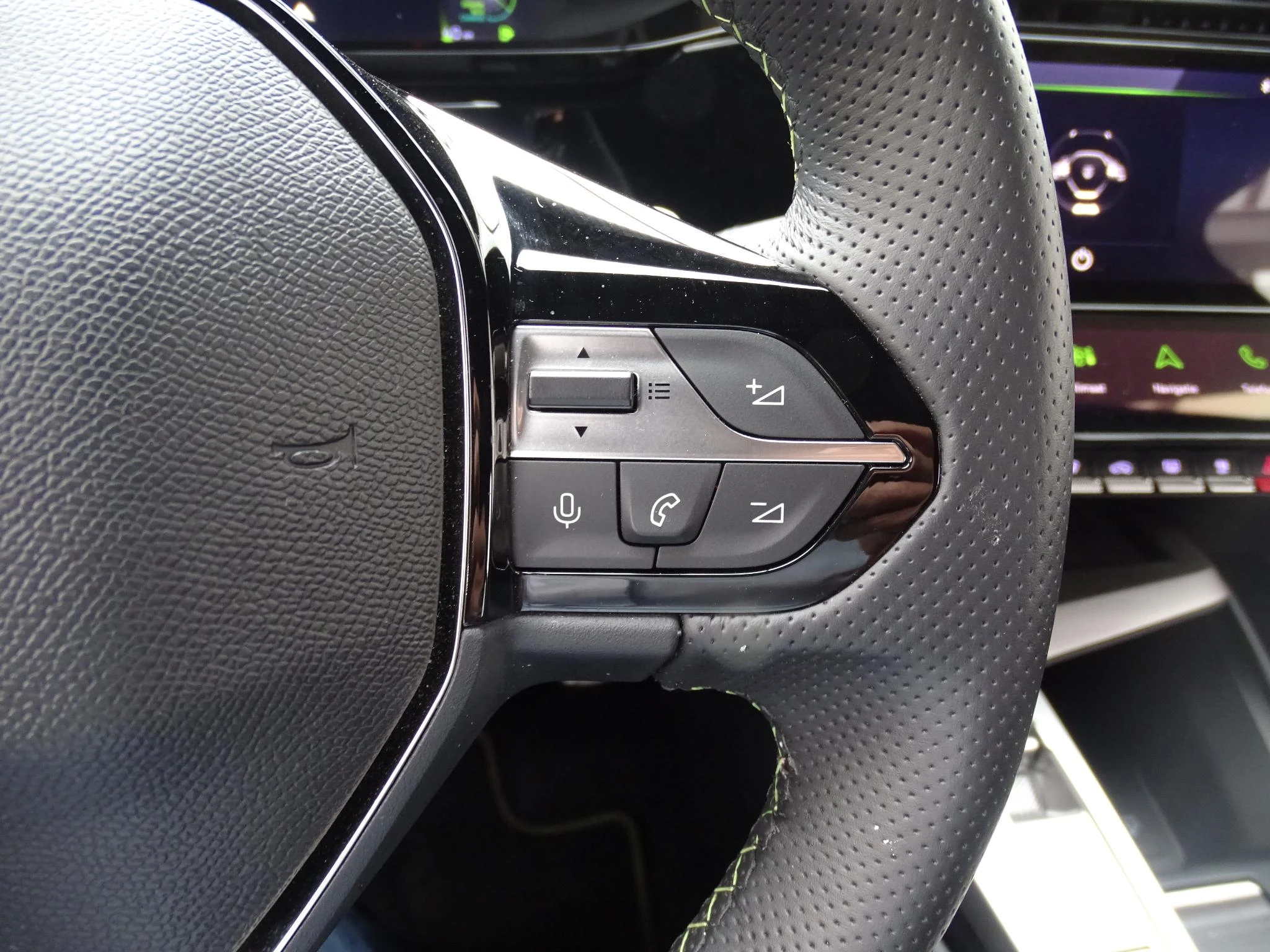 Peugeot-408-image-22