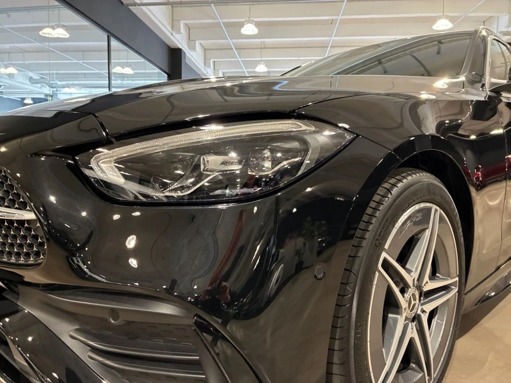 Mercedes-Benz-C-Klasse 300-image-4