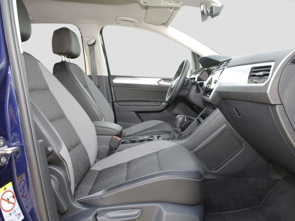 Volkswagen-Touran-image-6