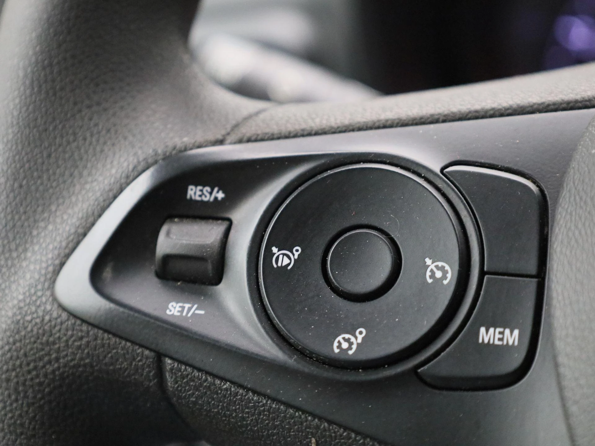 Opel-Combo Life-image-19