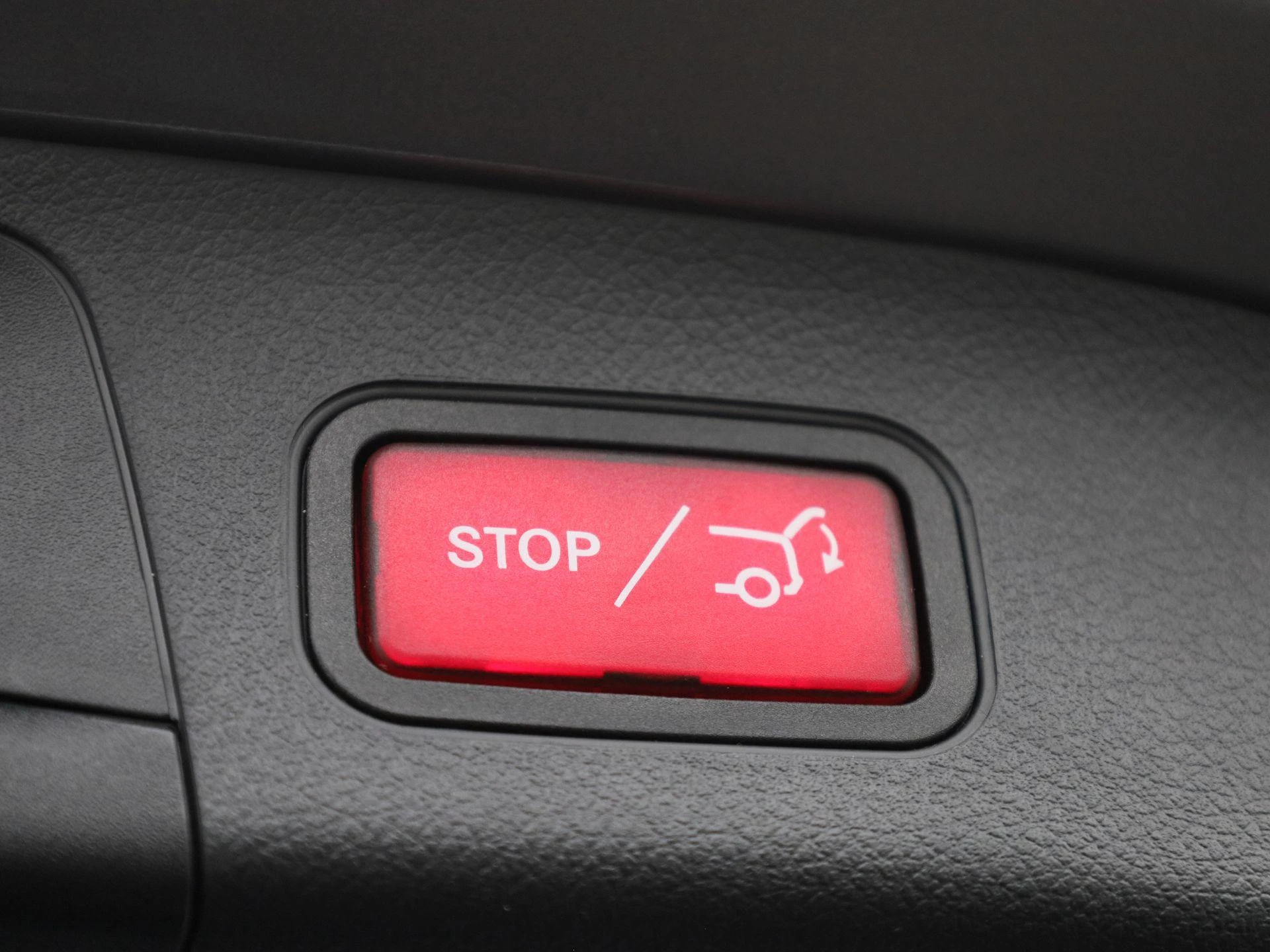 Mercedes-Benz-EQA-image-14