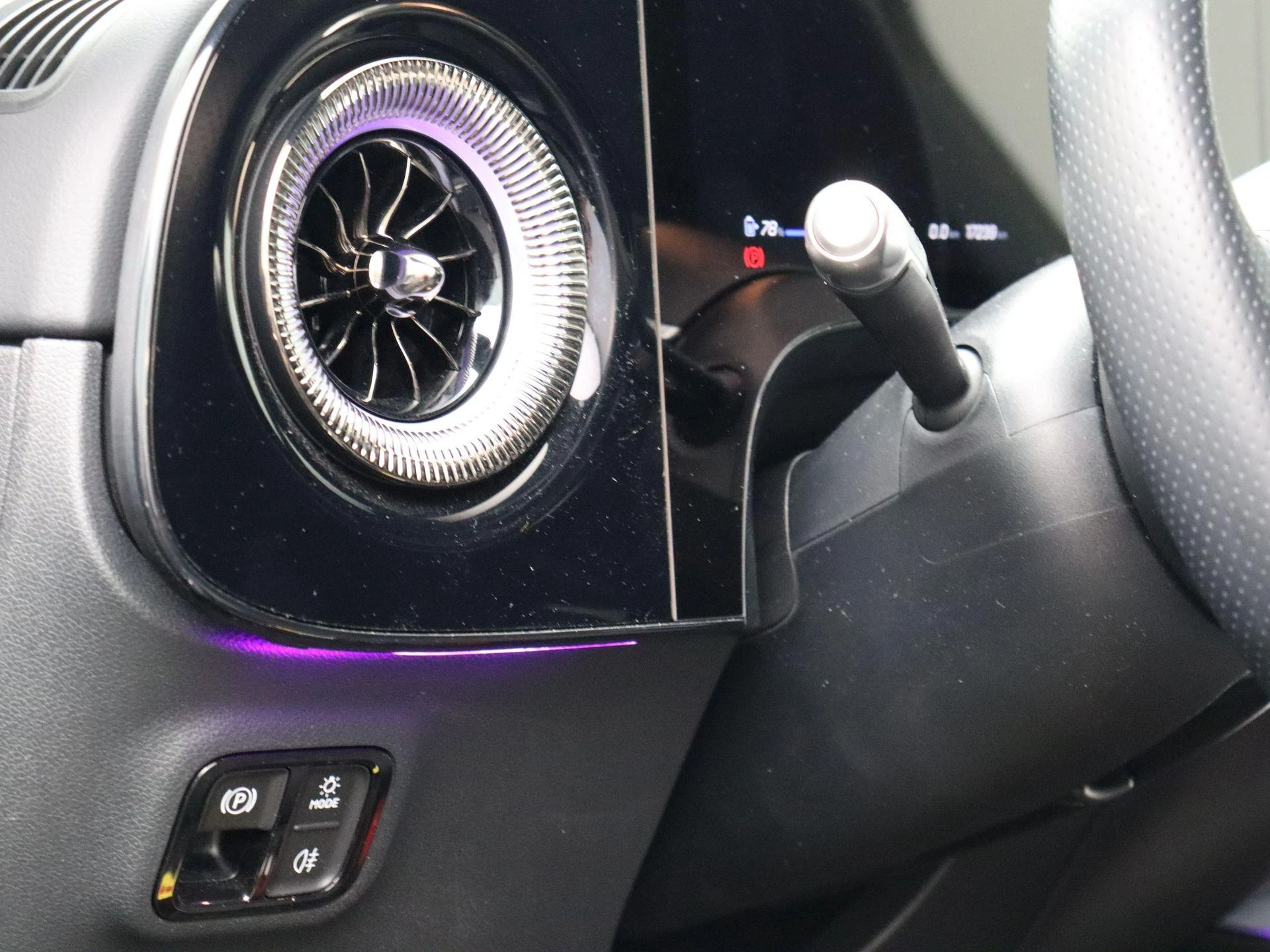 Mercedes-Benz-CLA-image-8