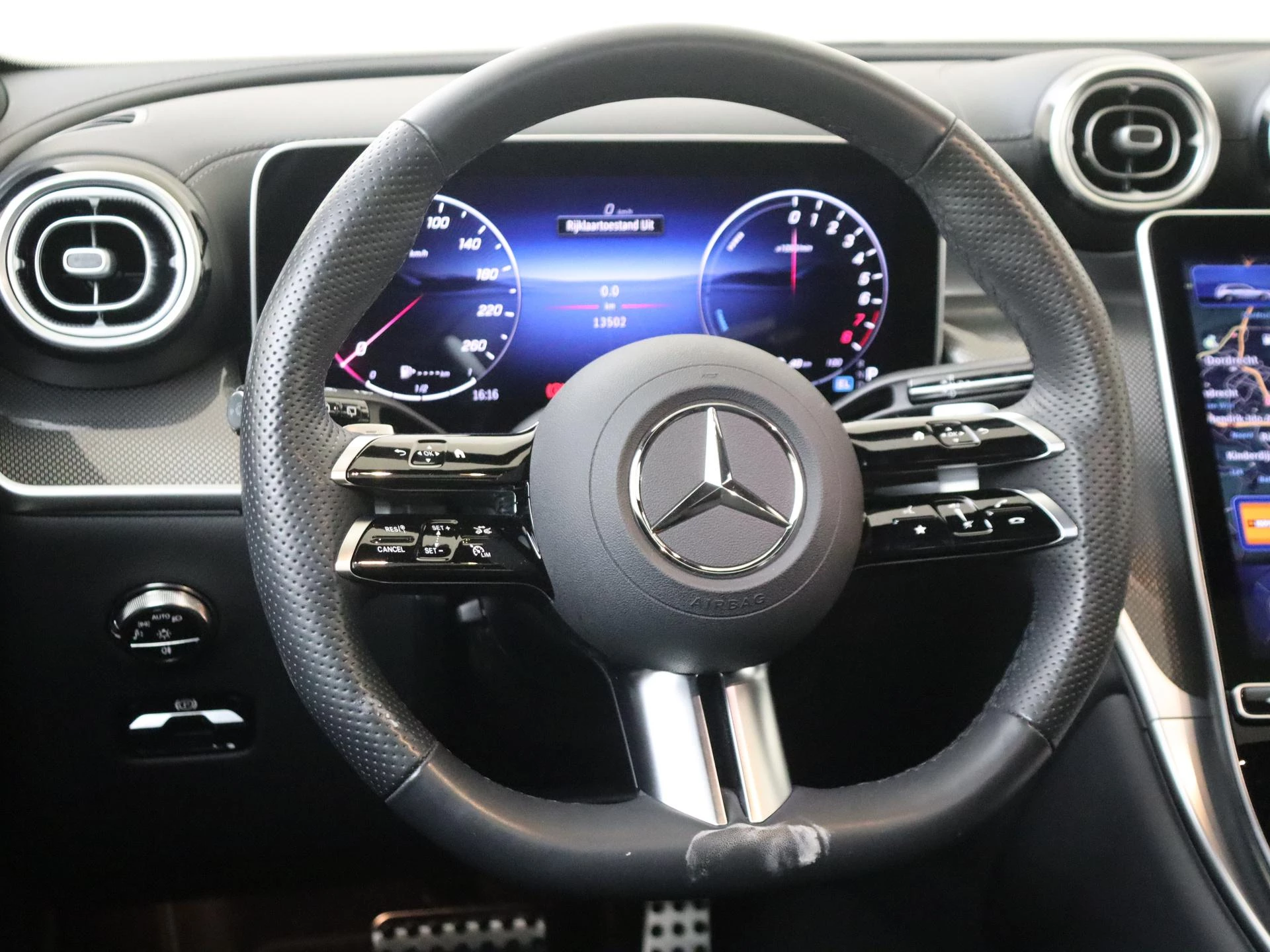 Mercedes-Benz-GLC-image-14