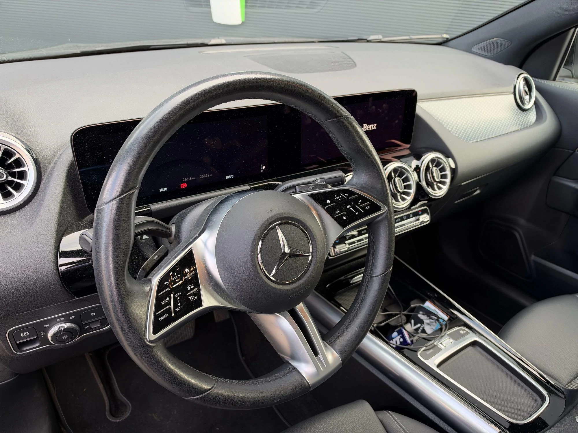 Mercedes-Benz-GLA-image-16