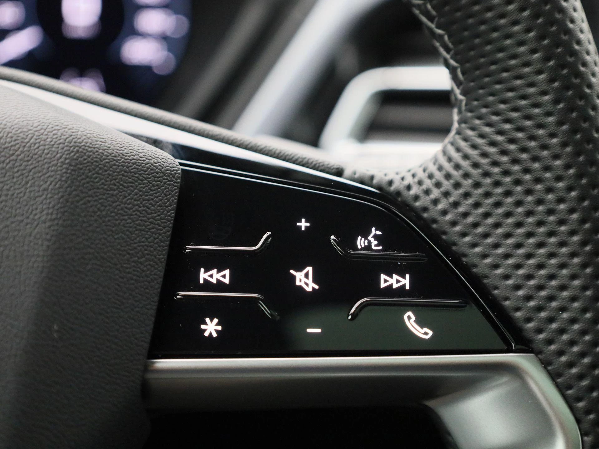 Audi-Q4 e-tron-image-27