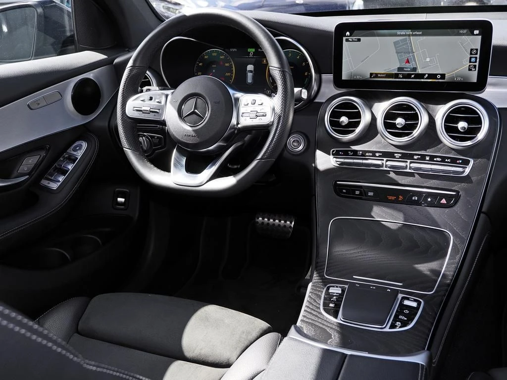 Mercedes-Benz-GLC 300 de-image-10