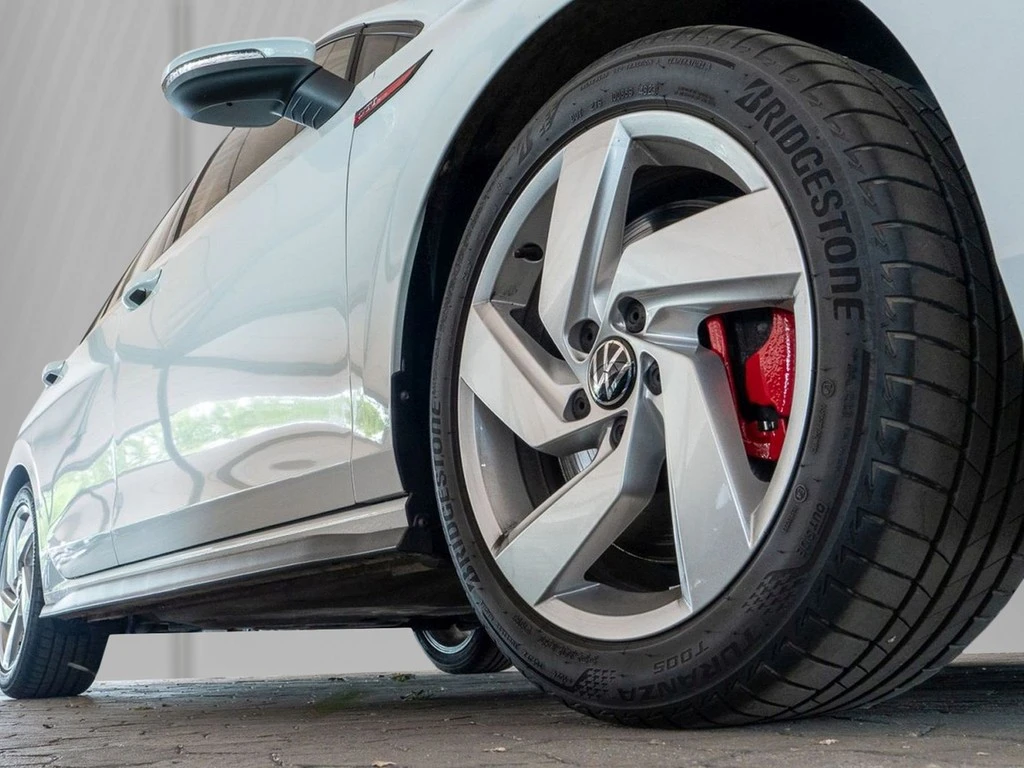 Volkswagen-Golf-image-5