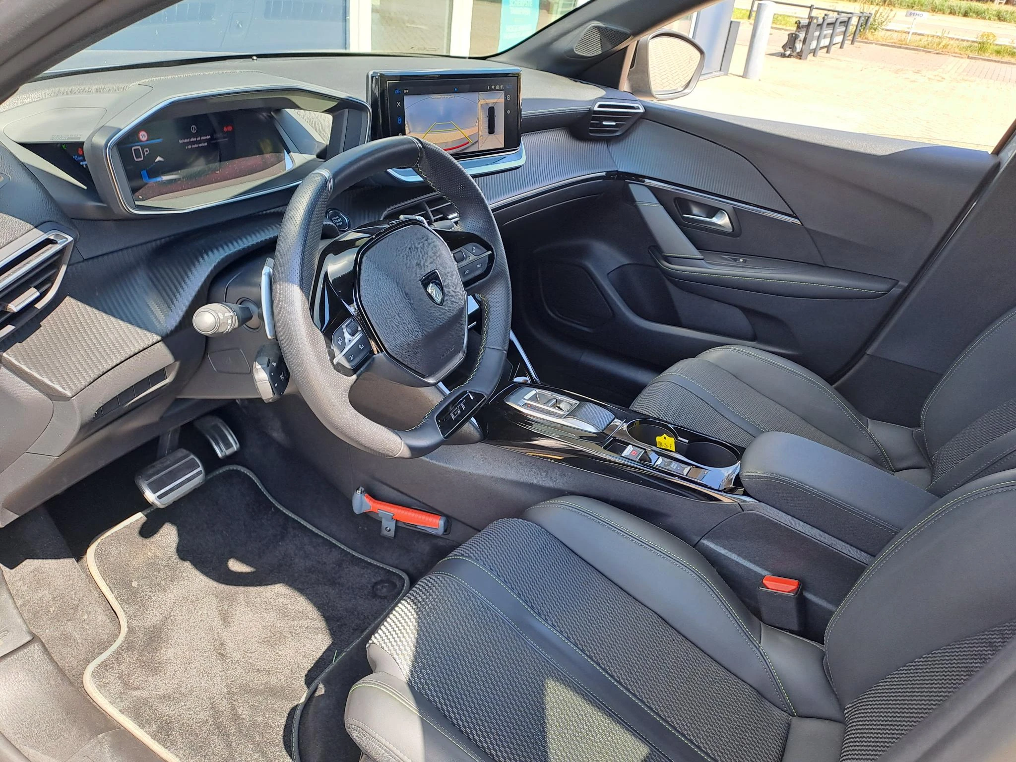 Peugeot-208-image-1