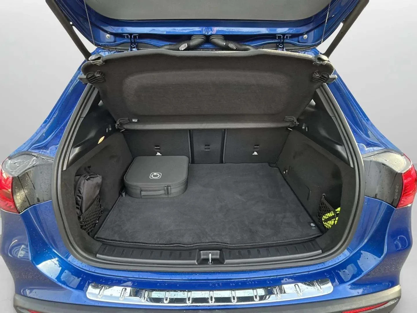 Mercedes-Benz-EQA-image-19