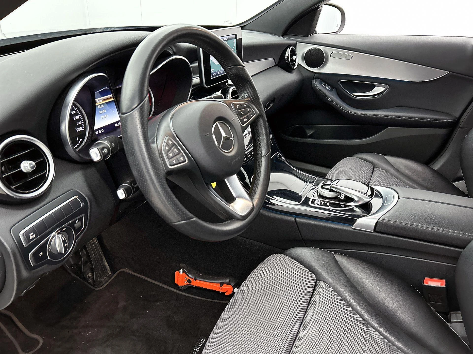 Mercedes-Benz-C-Klasse-image-19