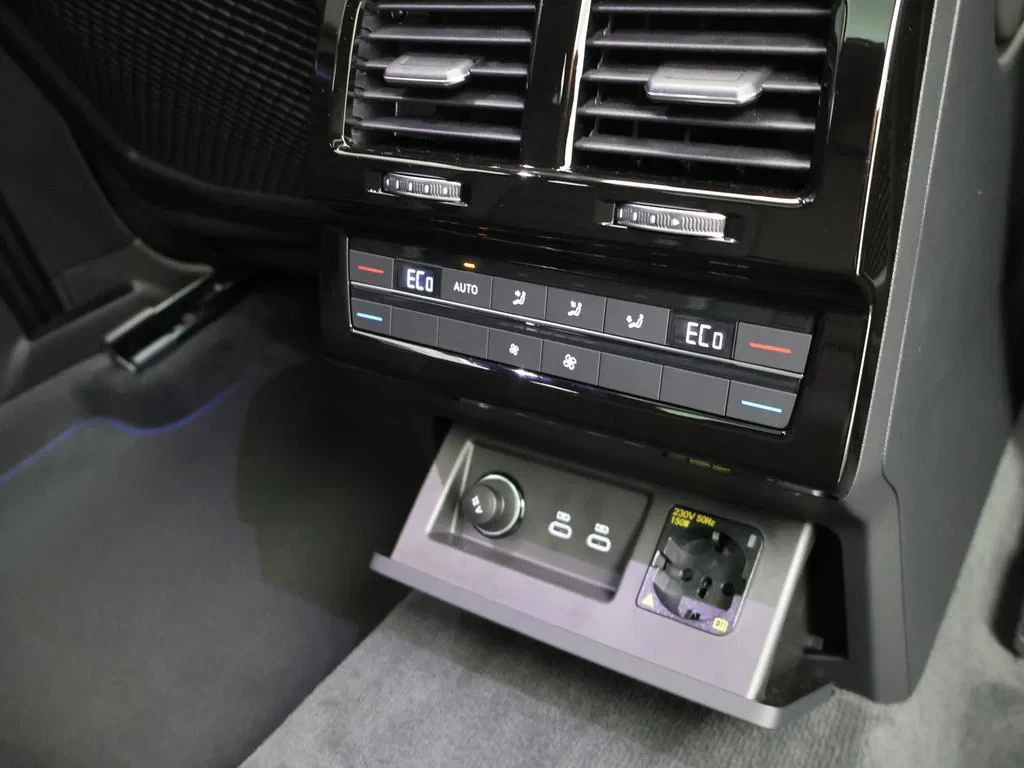Volkswagen-Touareg-image-10