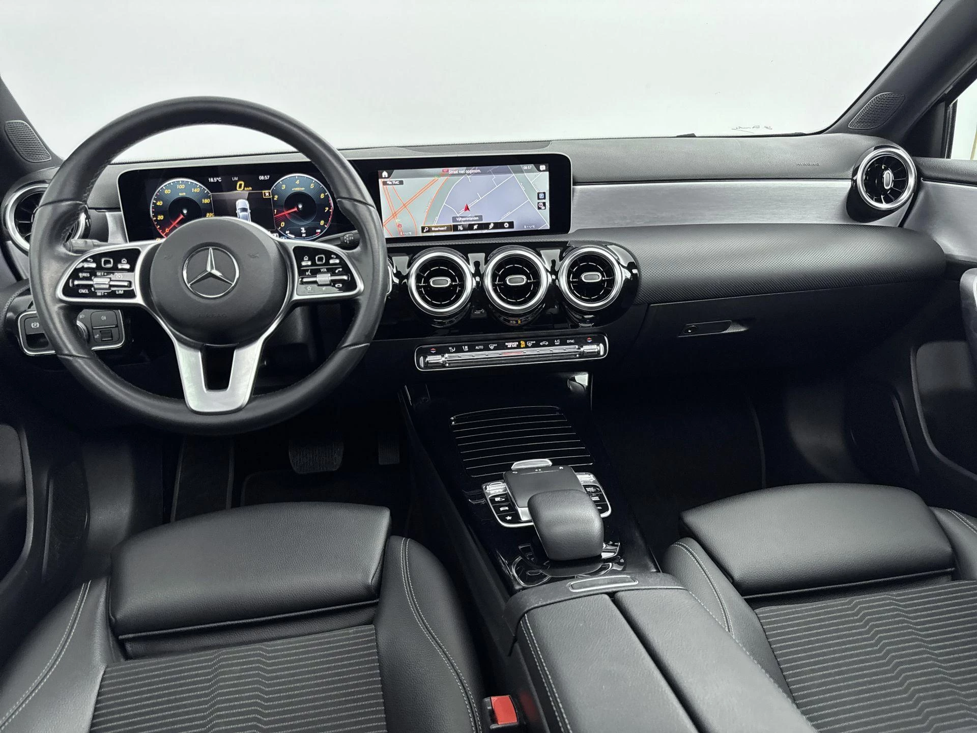 Mercedes-Benz-A-Klasse-image-15