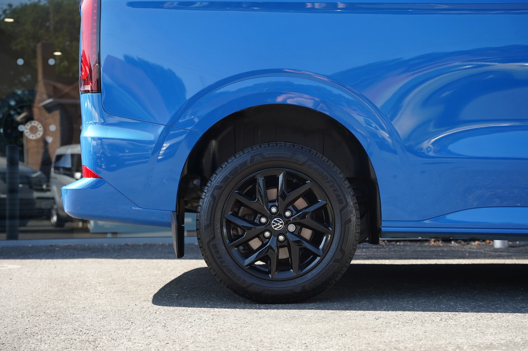 Volkswagen-Transporter-image-21