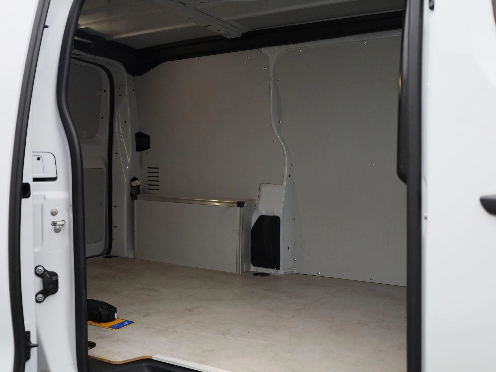 Opel-Vivaro-image-12