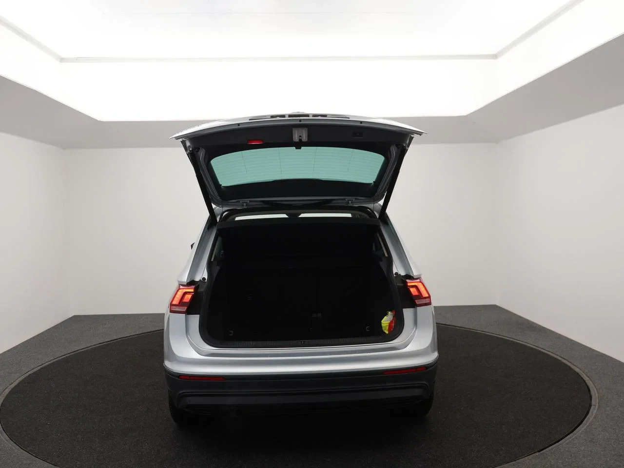 Volkswagen-Tiguan-image-2