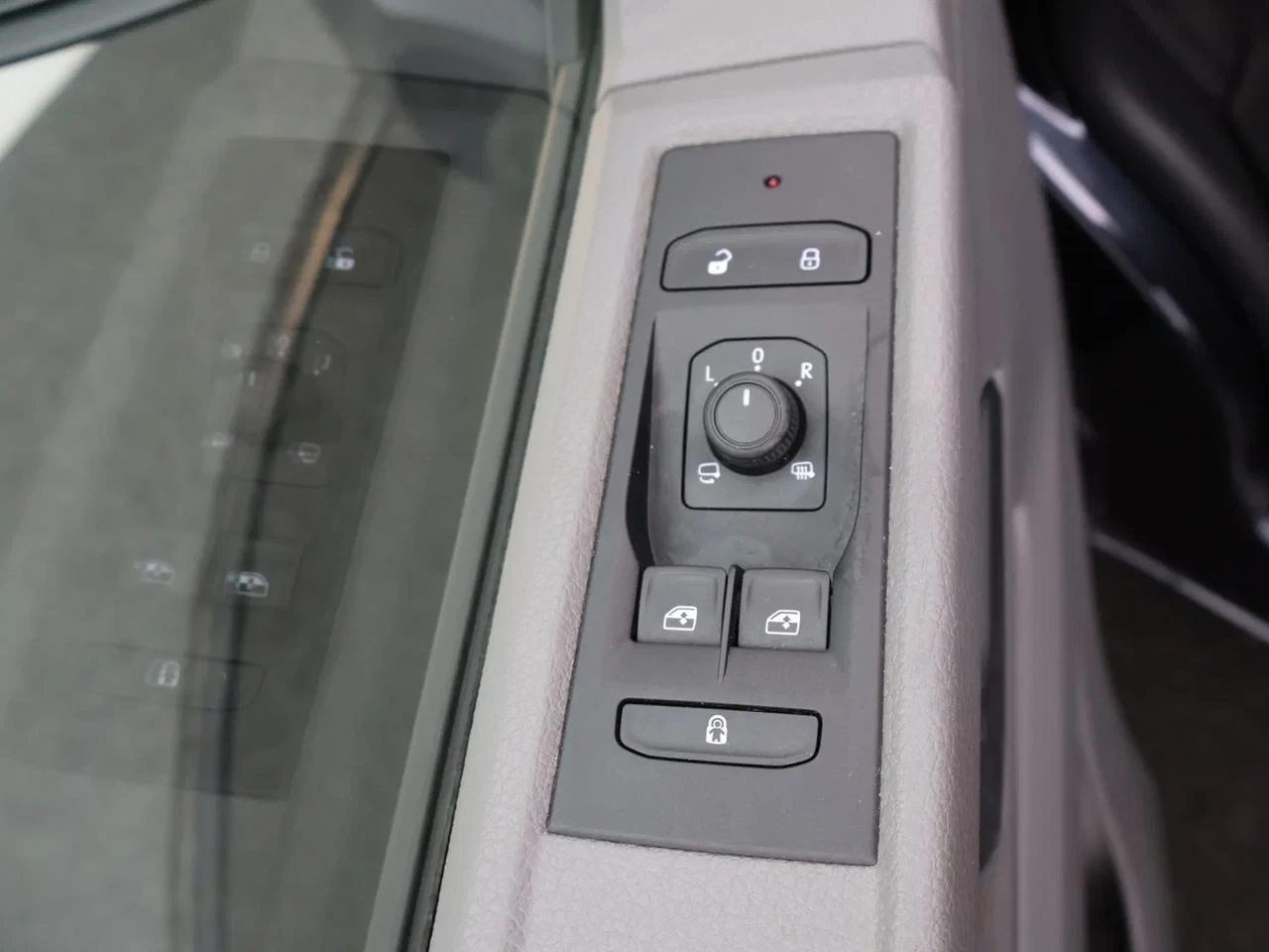 Volkswagen-Transporter-image-24