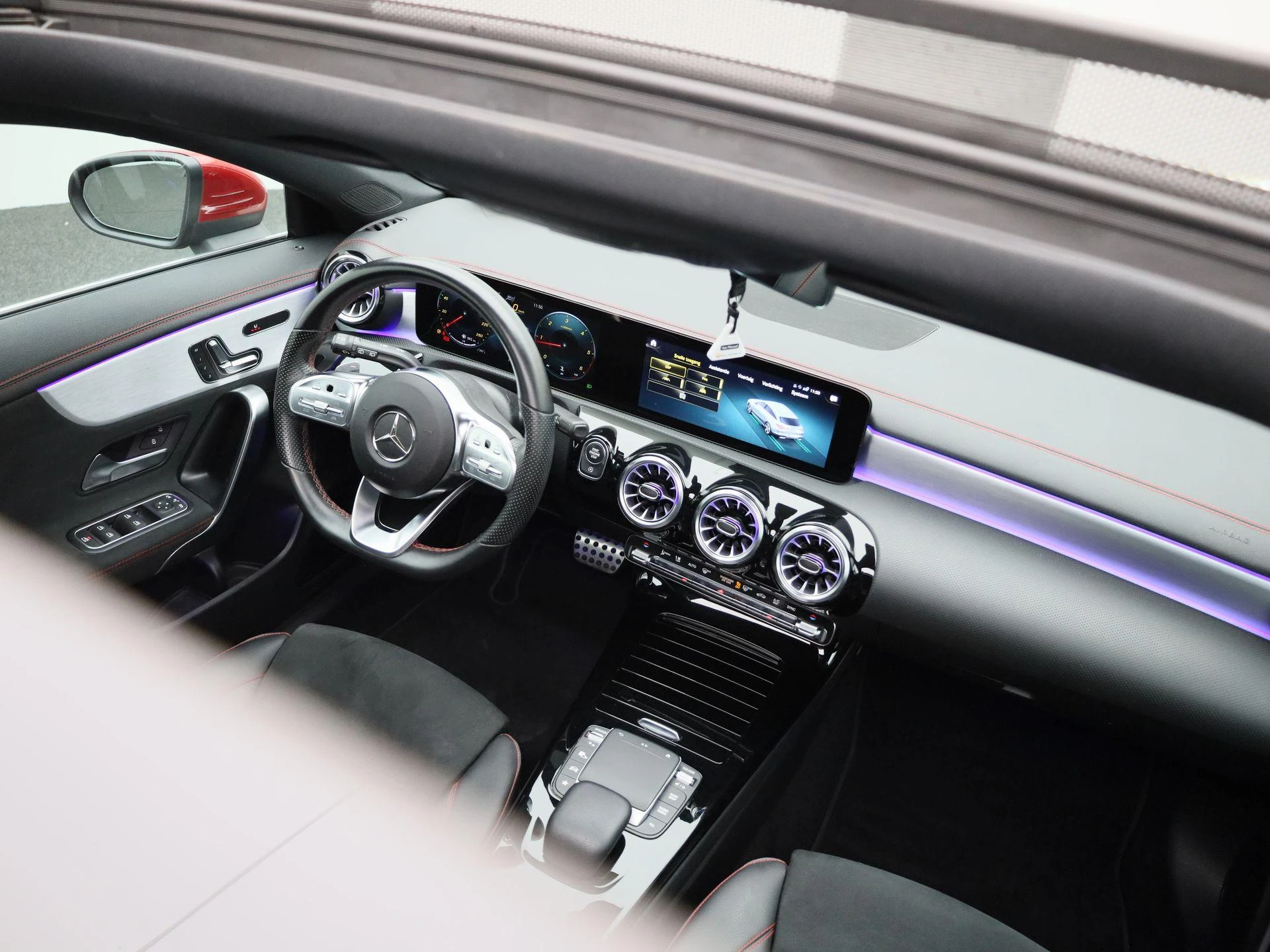 Mercedes-Benz CLA 180 d AMG Line Shooting Brake + CARPLAY + PANO DAK + TREKHAAK + MEMORY SEATS +