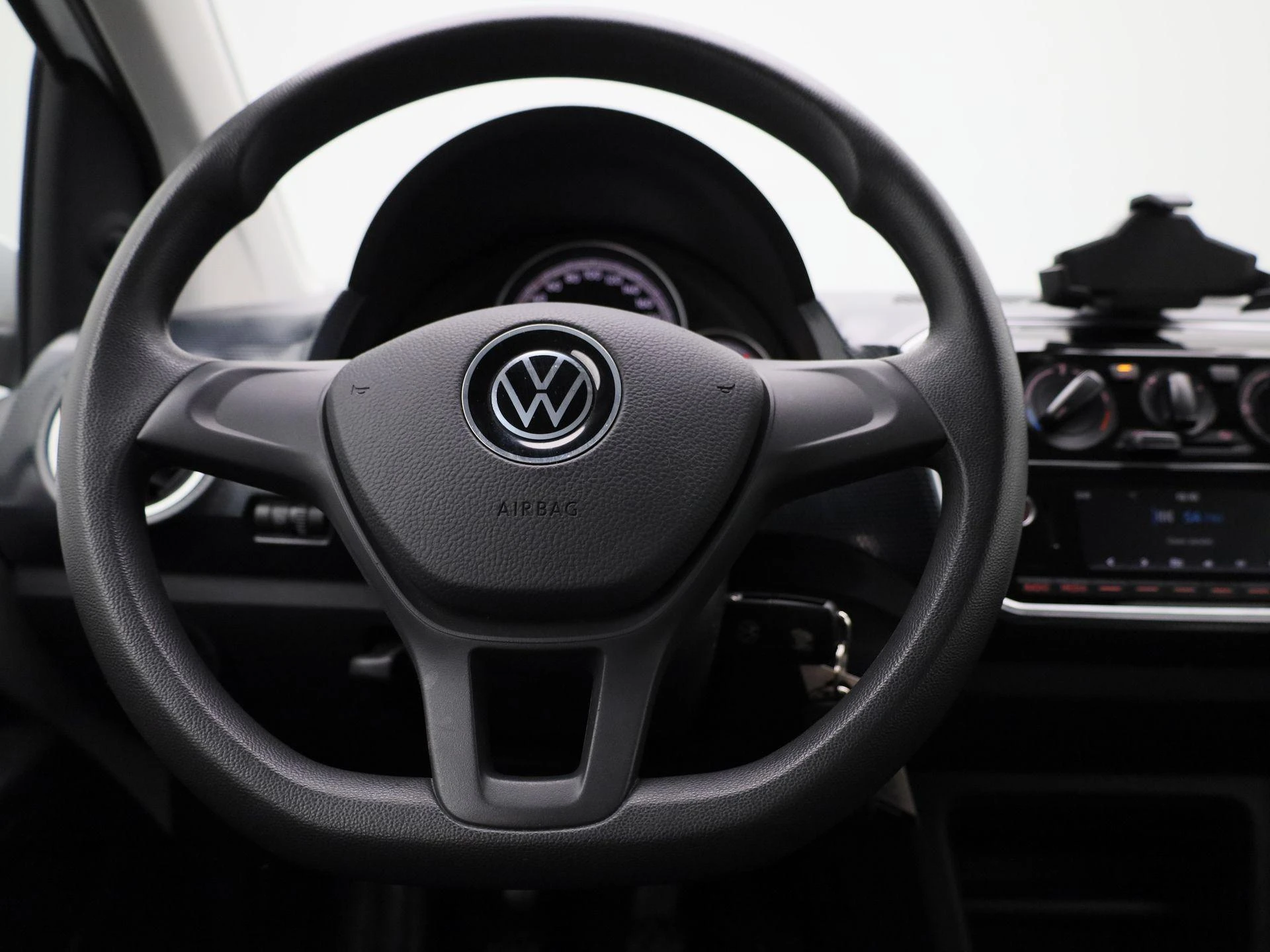 Volkswagen-up!-image-6