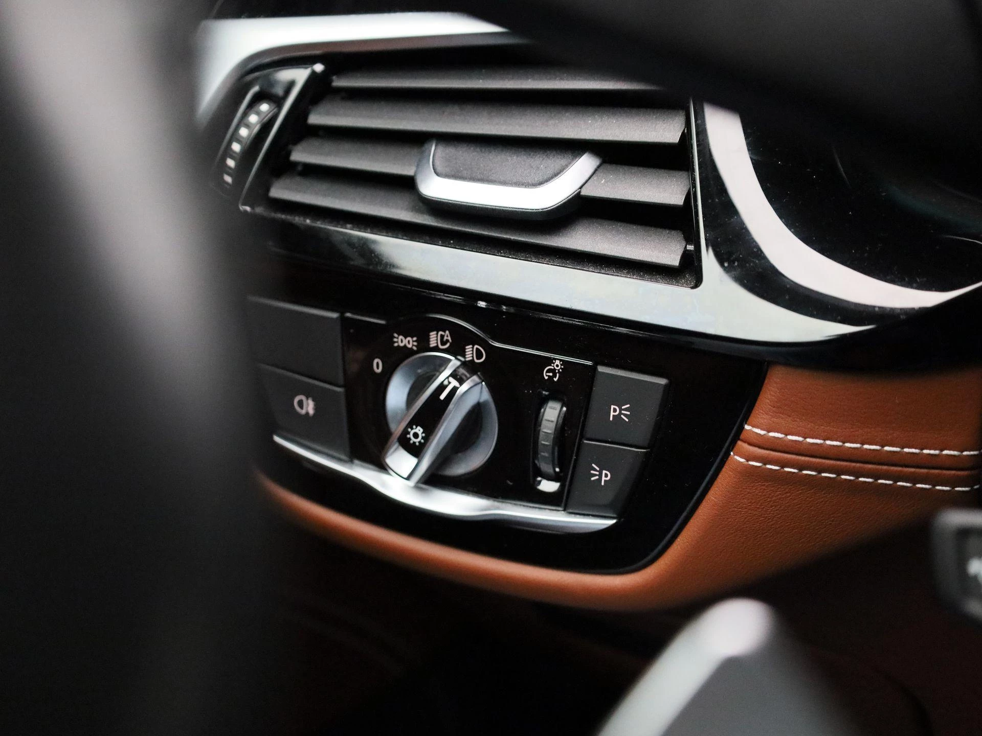 BMW 5 Serie M550i xDrive High Executive