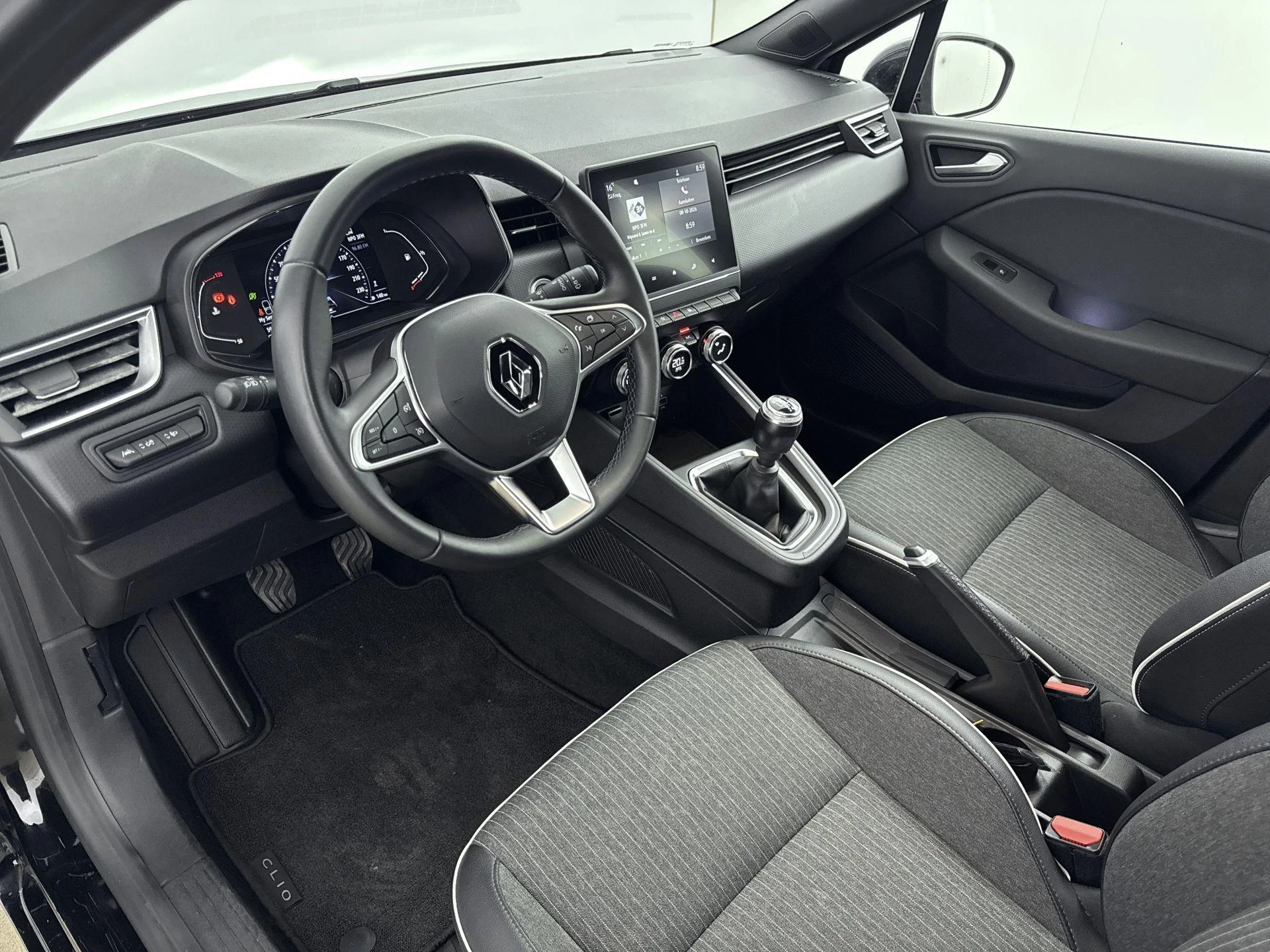 Renault-Clio-image-8