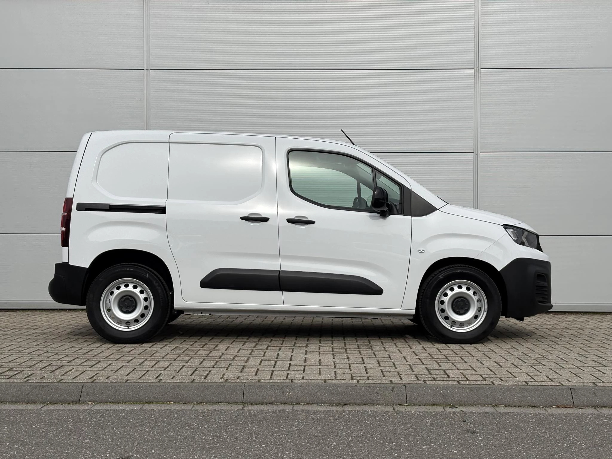 Peugeot-e-Partner-image-6