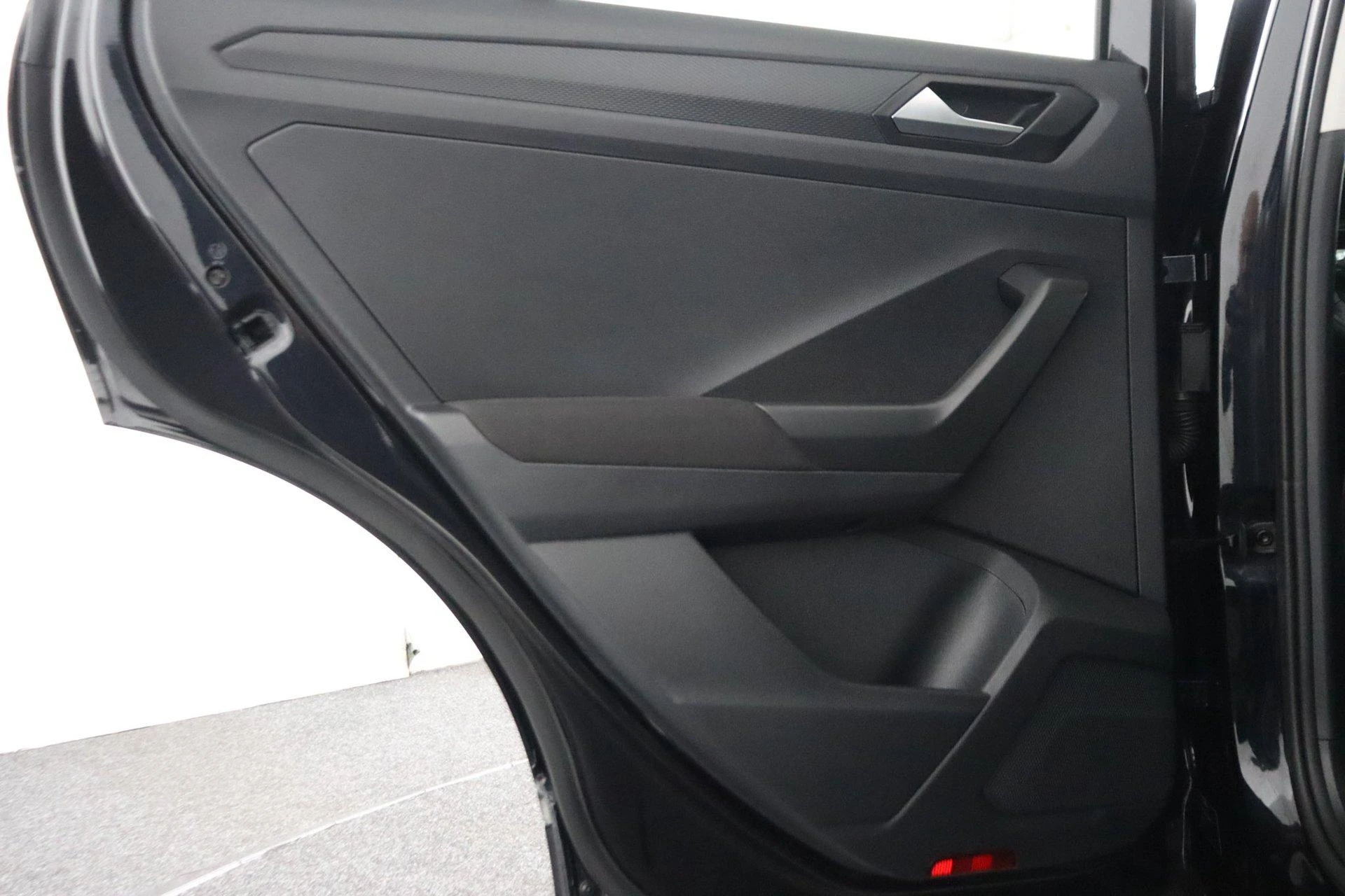 Volkswagen-T-Roc-image-37