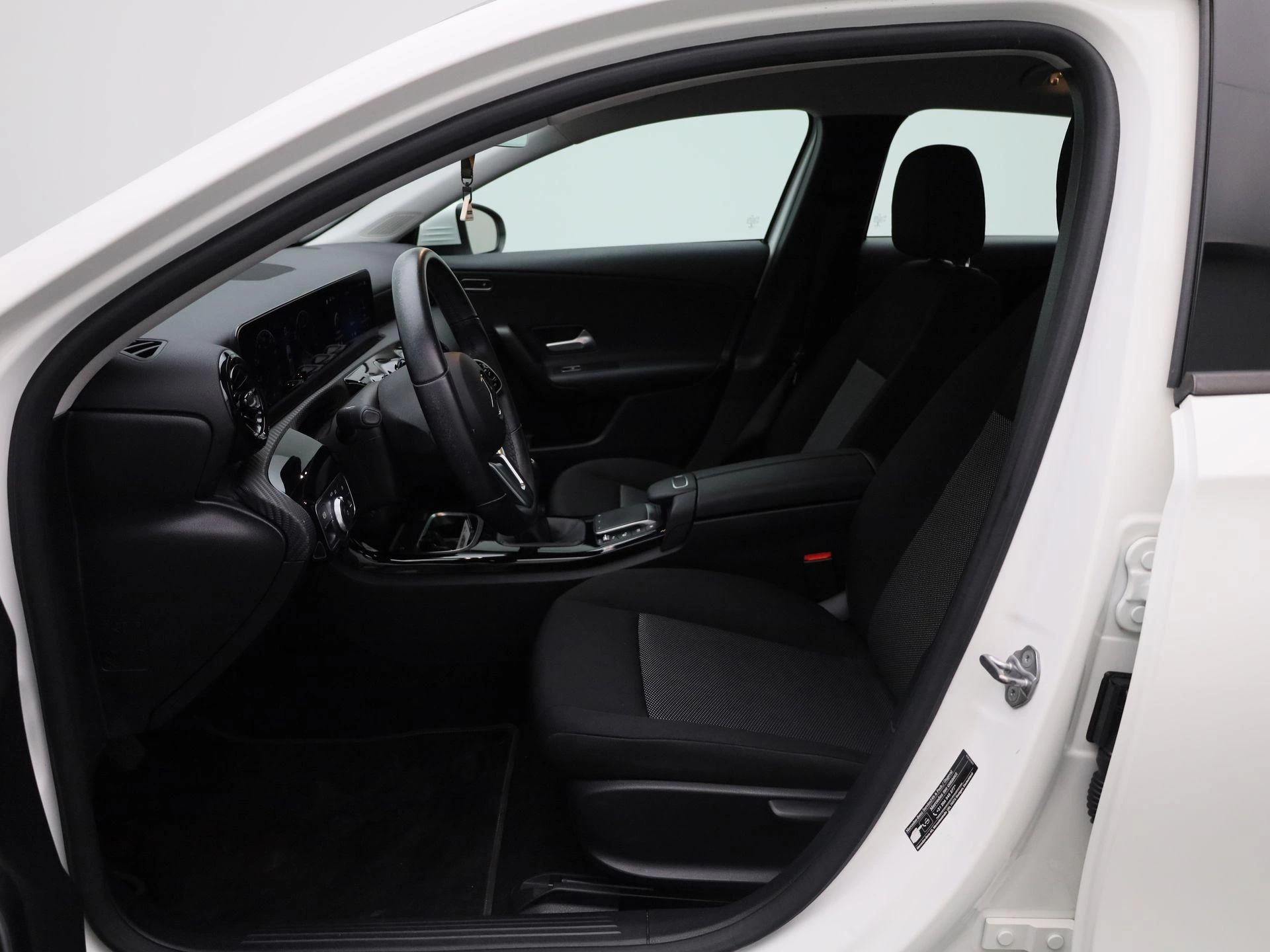 Mercedes-Benz-A-Klasse-image-8