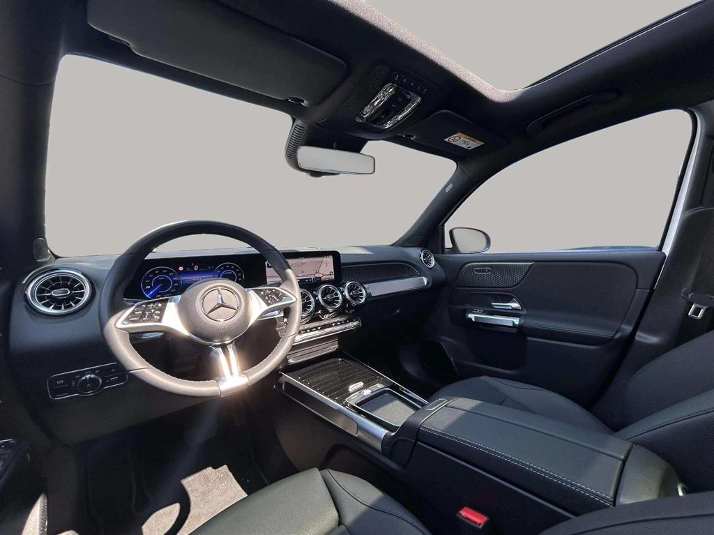 Mercedes-Benz-EQB-image-11