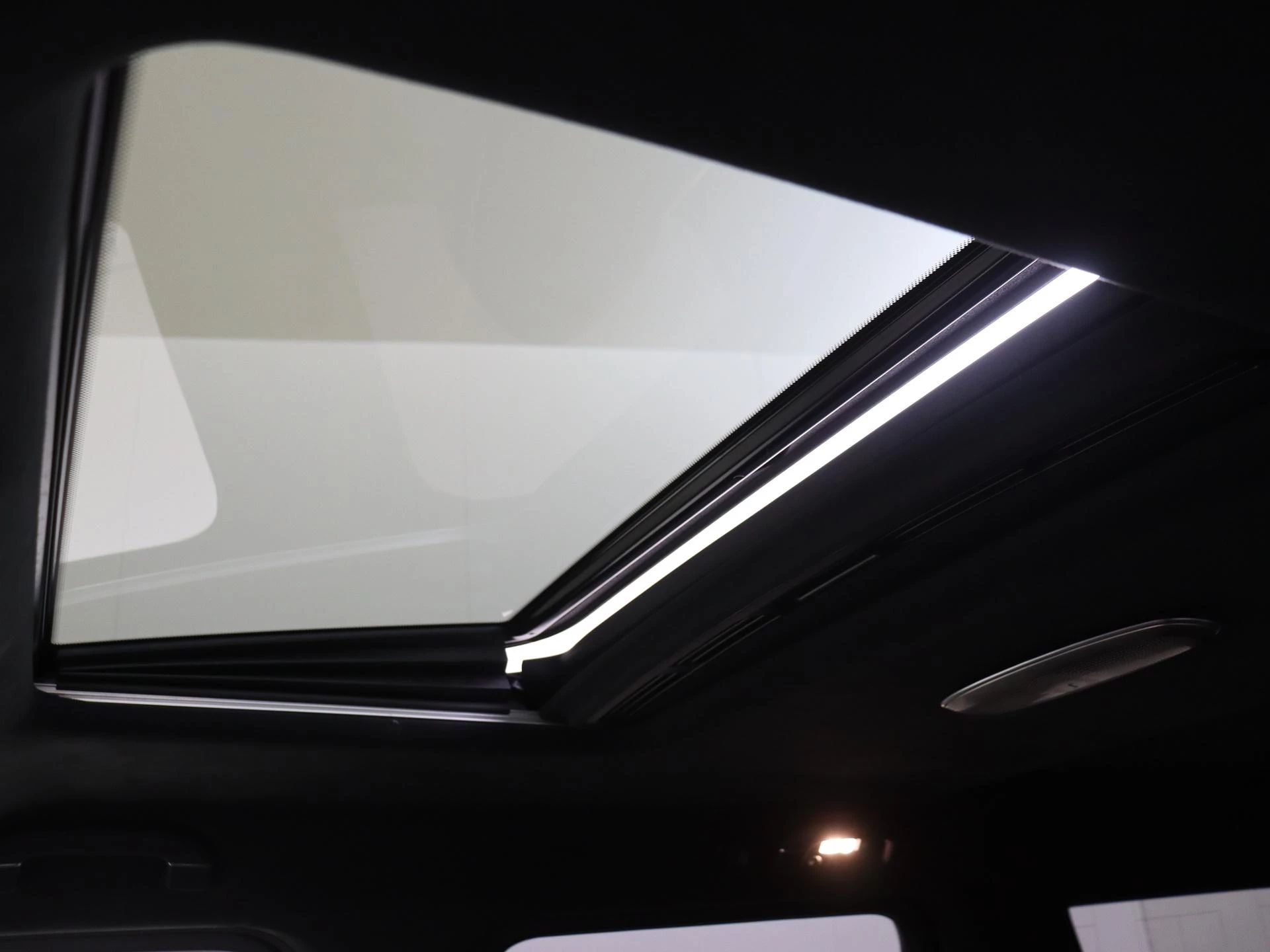 Mercedes-Benz-G-Klasse-image-32