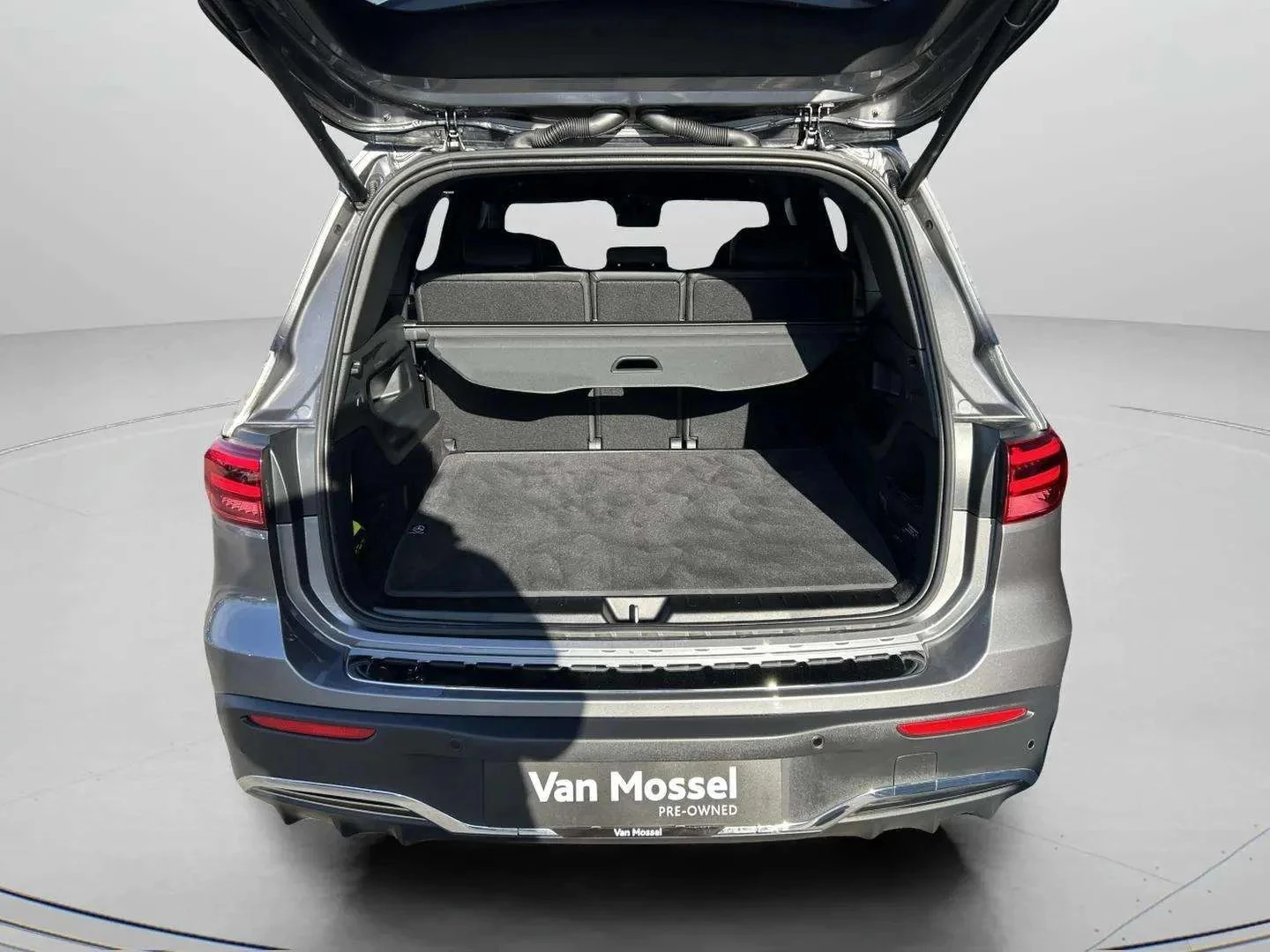 Mercedes-Benz-EQB-image-22