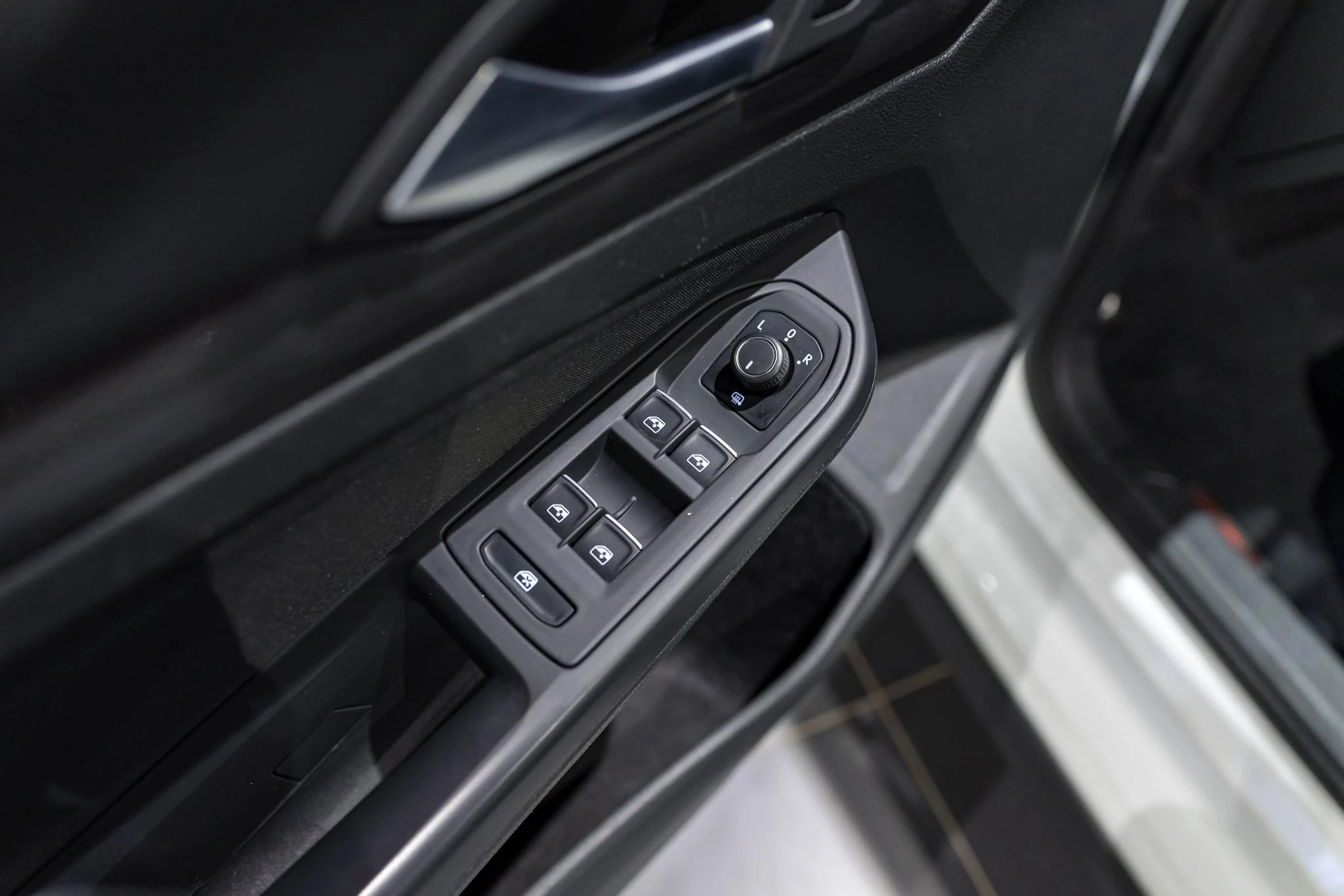 Volkswagen-Golf-image-33