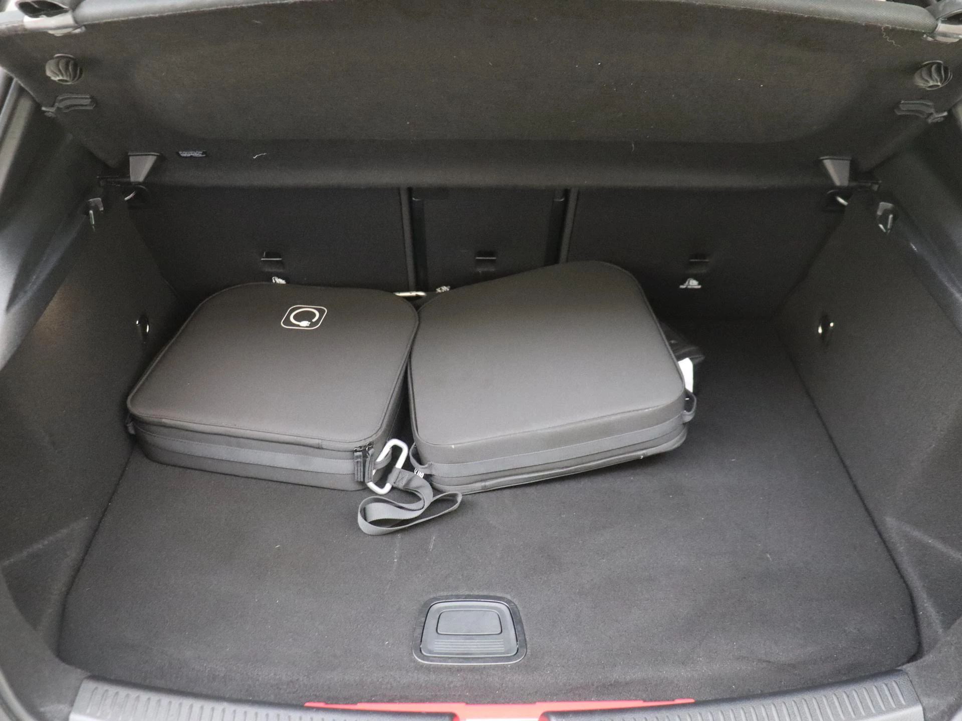 Mercedes-Benz A-Klasse 250 e Business Solution AMG