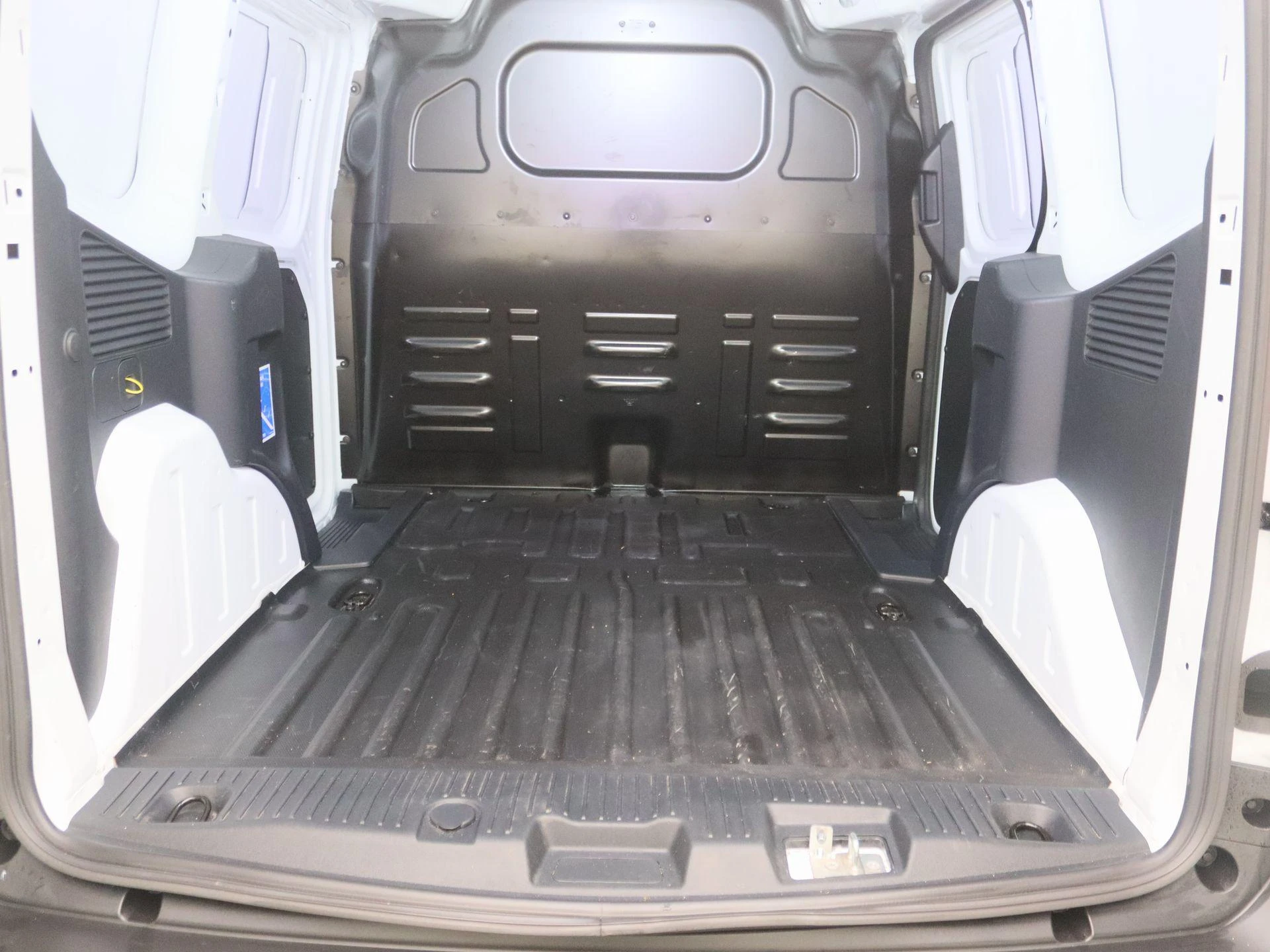 Ford-E-Transit-image-10
