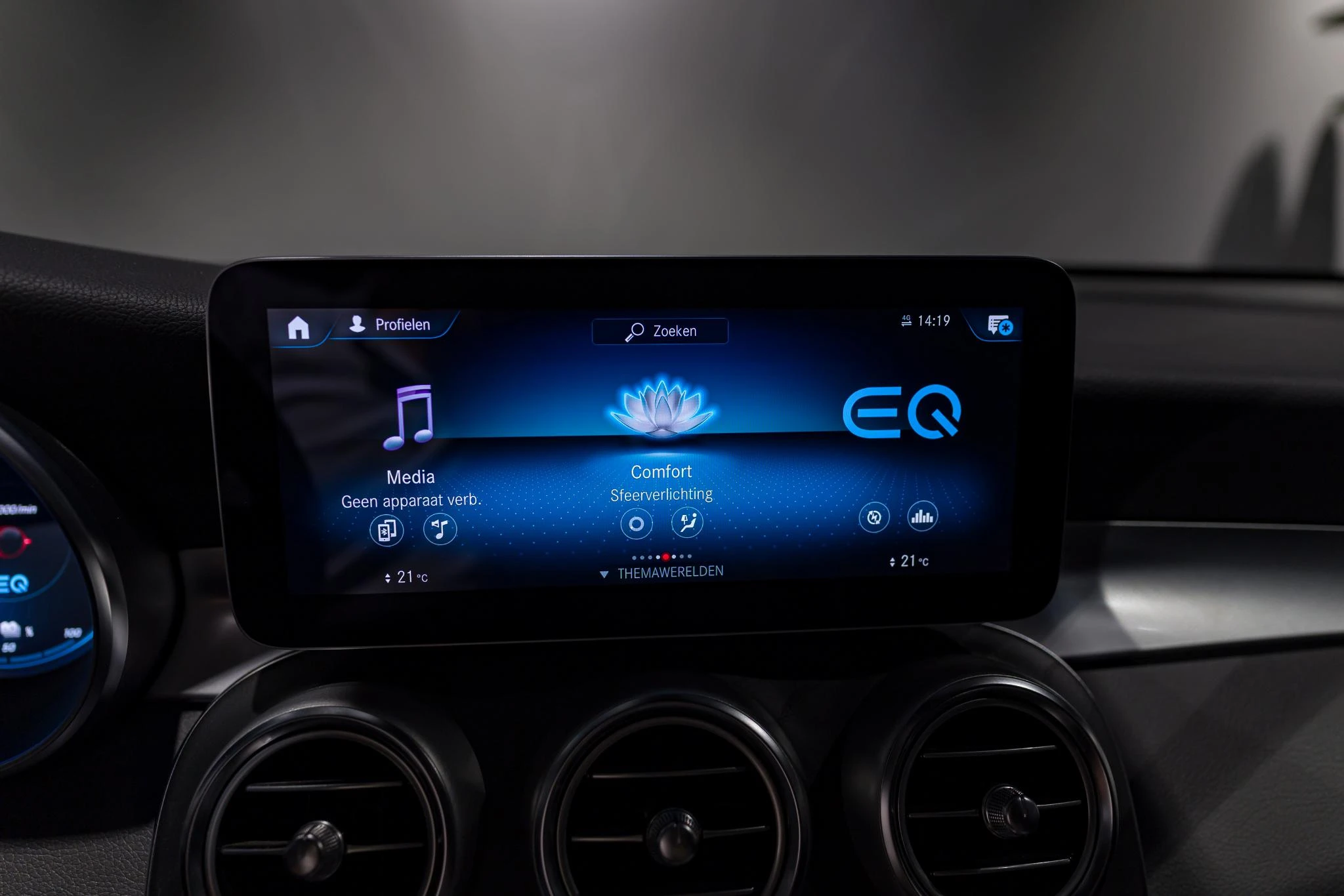 Mercedes-Benz-GLC-image-26