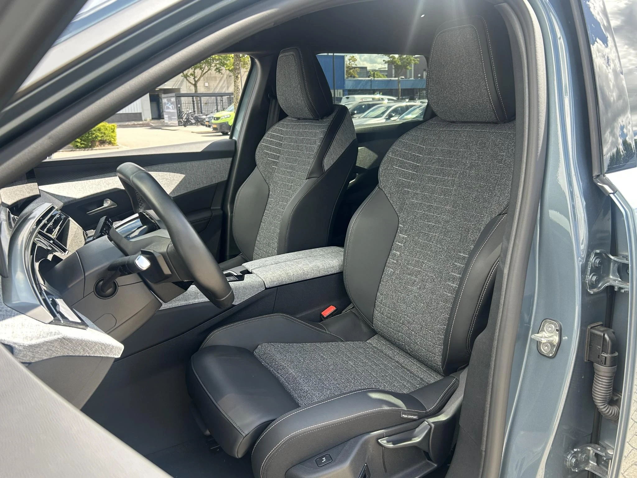 Peugeot-e-5008-image-16