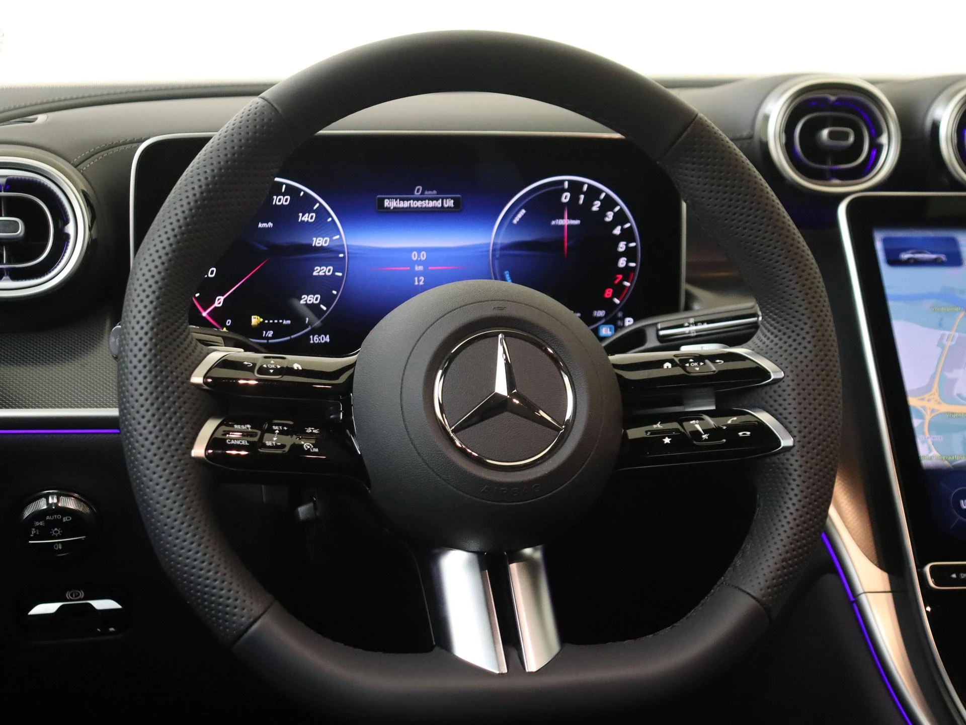 Mercedes-Benz-GLC-image-14
