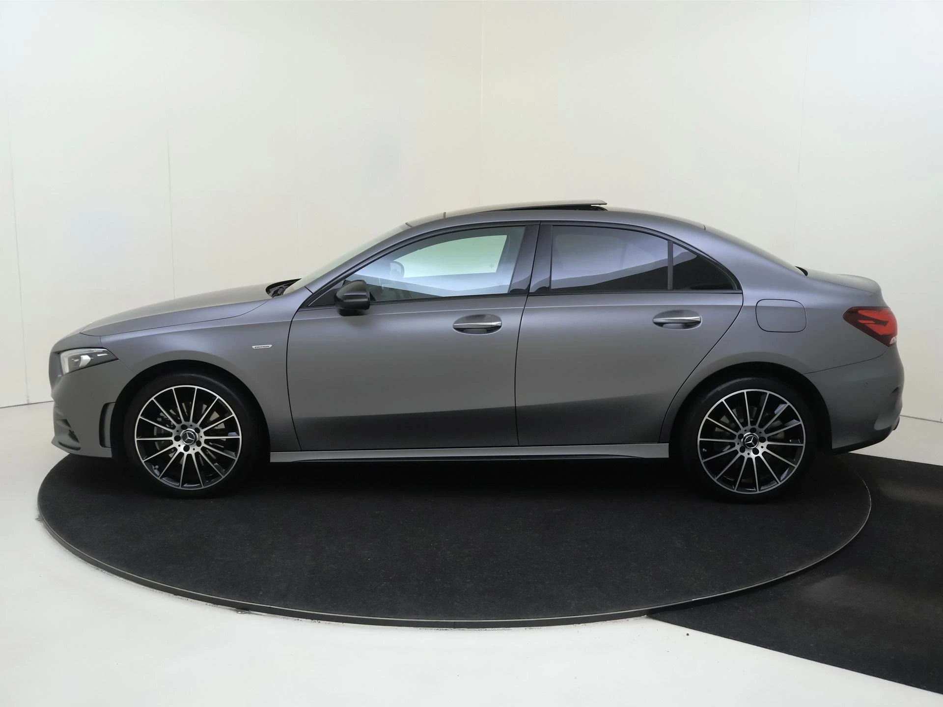 Mercedes-Benz-A-Klasse-image-7