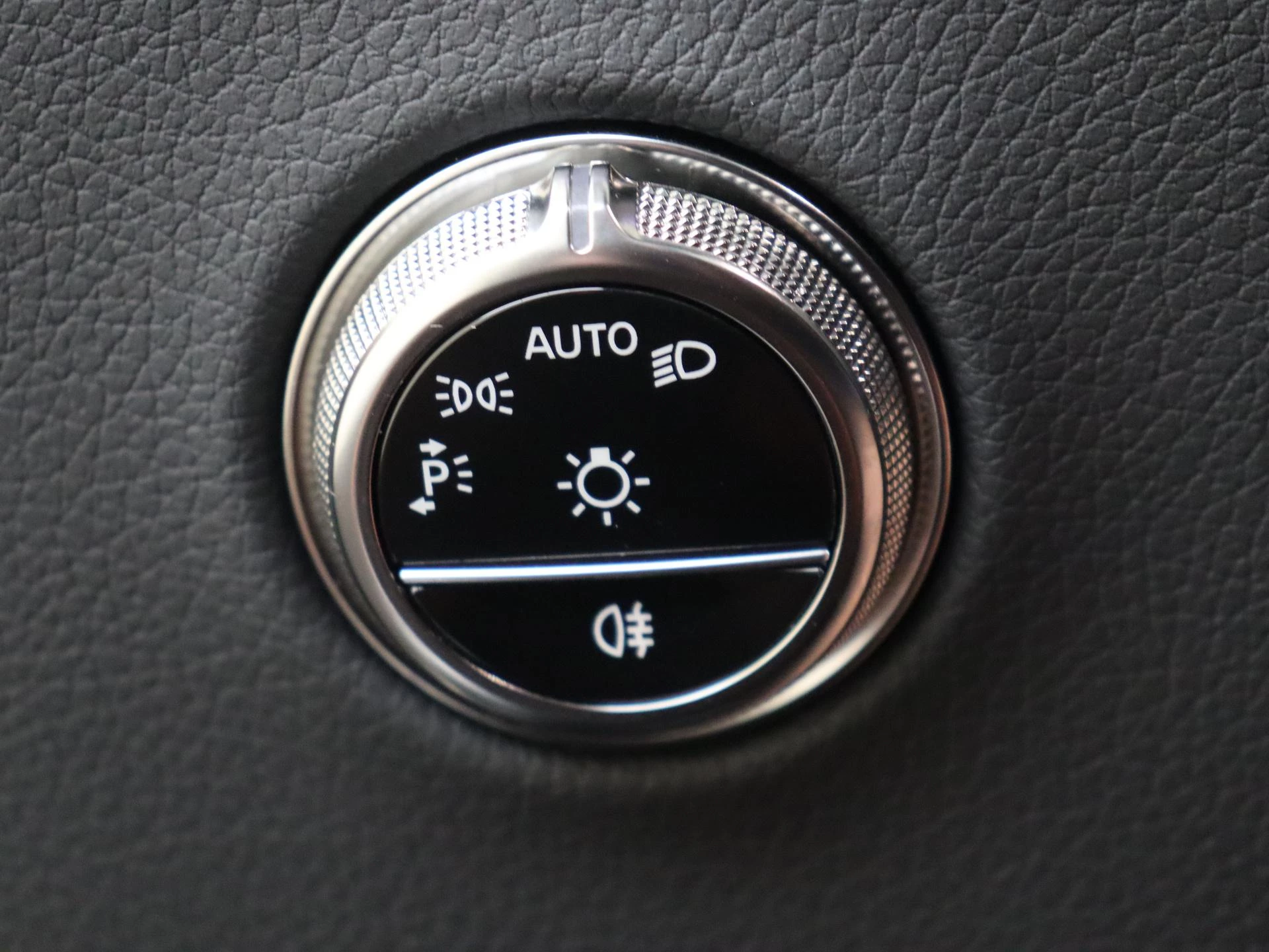 Mercedes-Benz-GLC-image-23