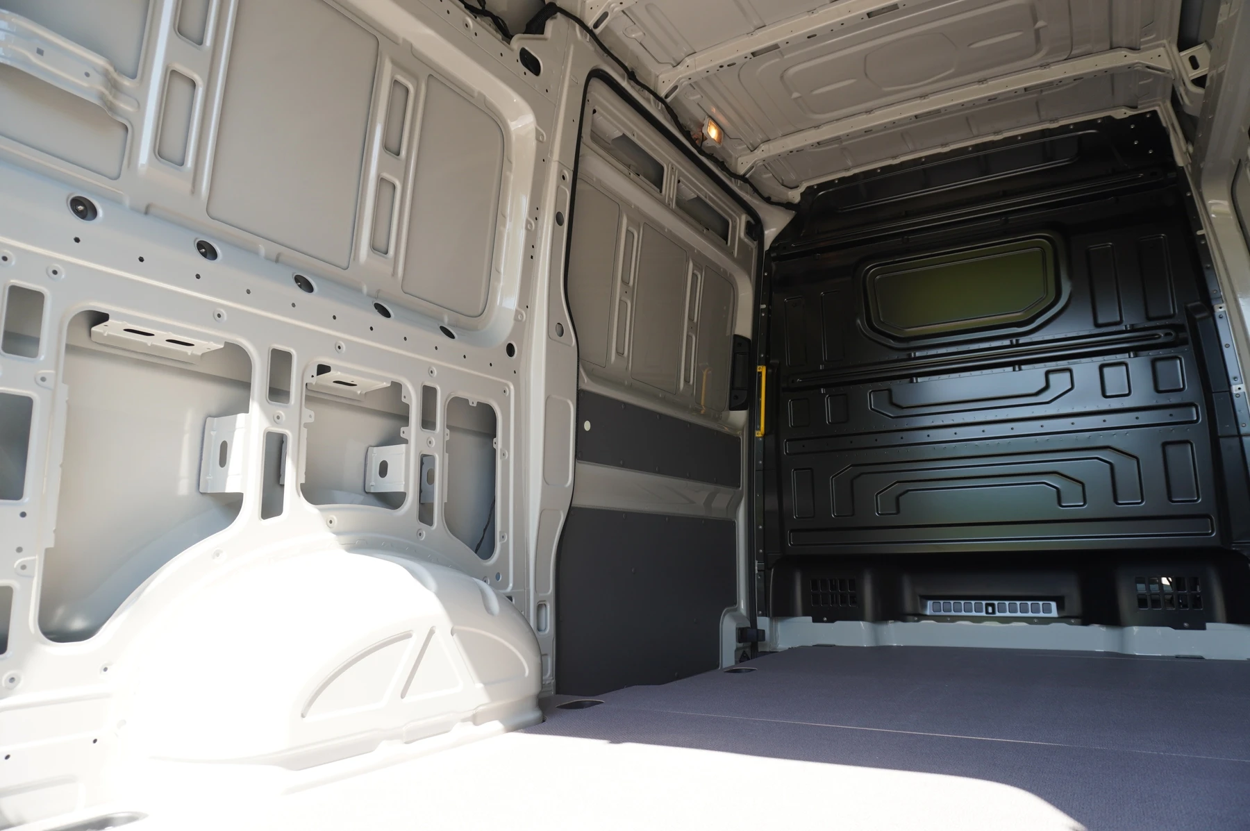 Volkswagen-Crafter-image-21