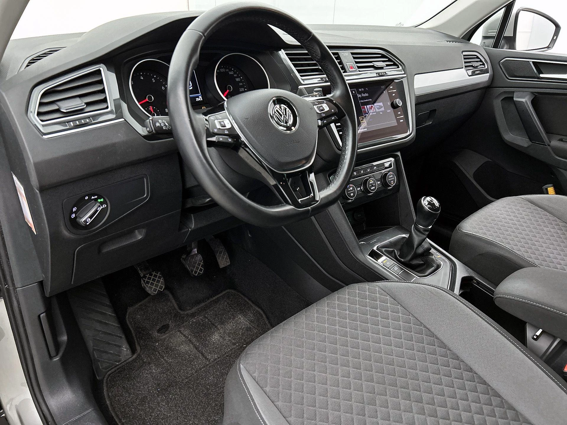 Volkswagen-Tiguan-image-17