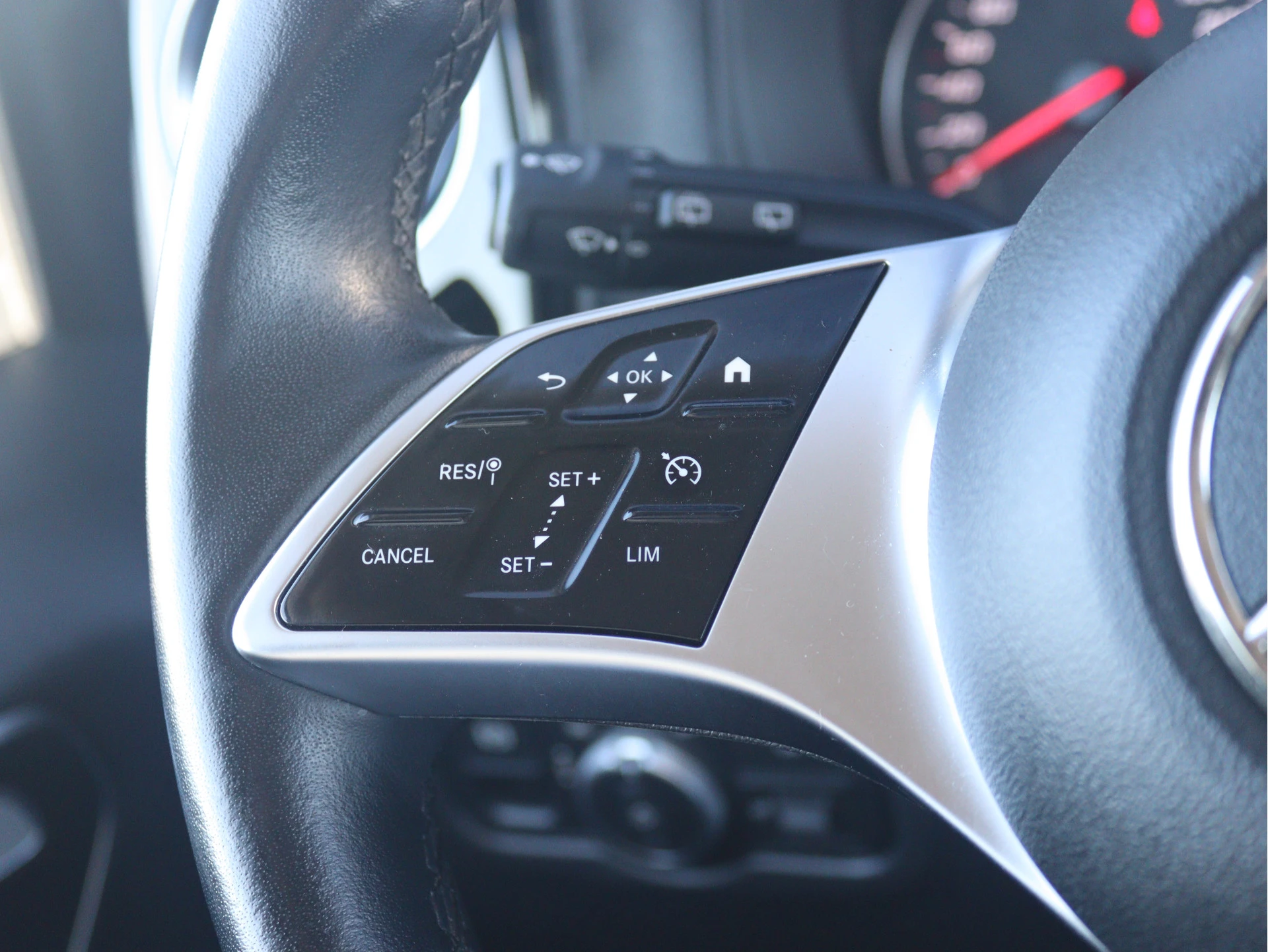Mercedes-Benz-Vito-image-6