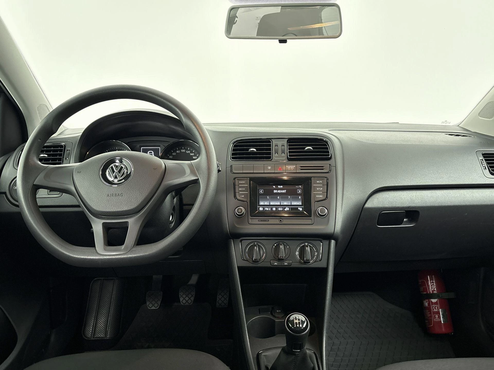 Volkswagen-Polo-image-14