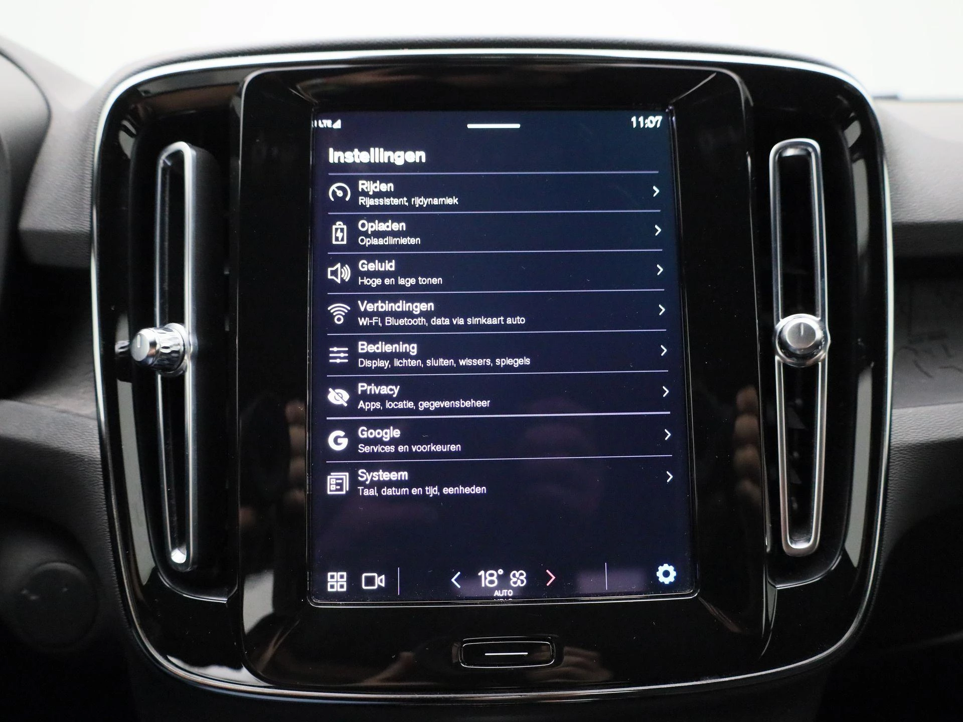 Volvo-XC40-image-28