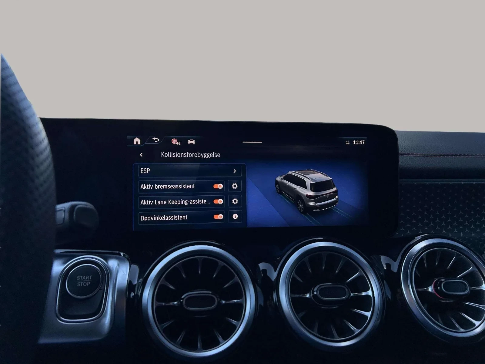 Mercedes-Benz-EQB-image-20