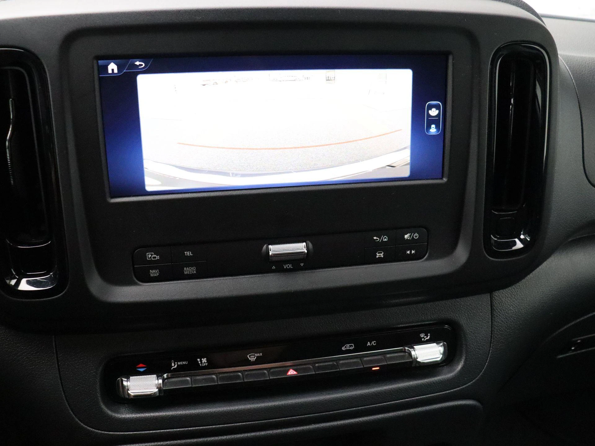 Mercedes-Benz-Vito-image-15