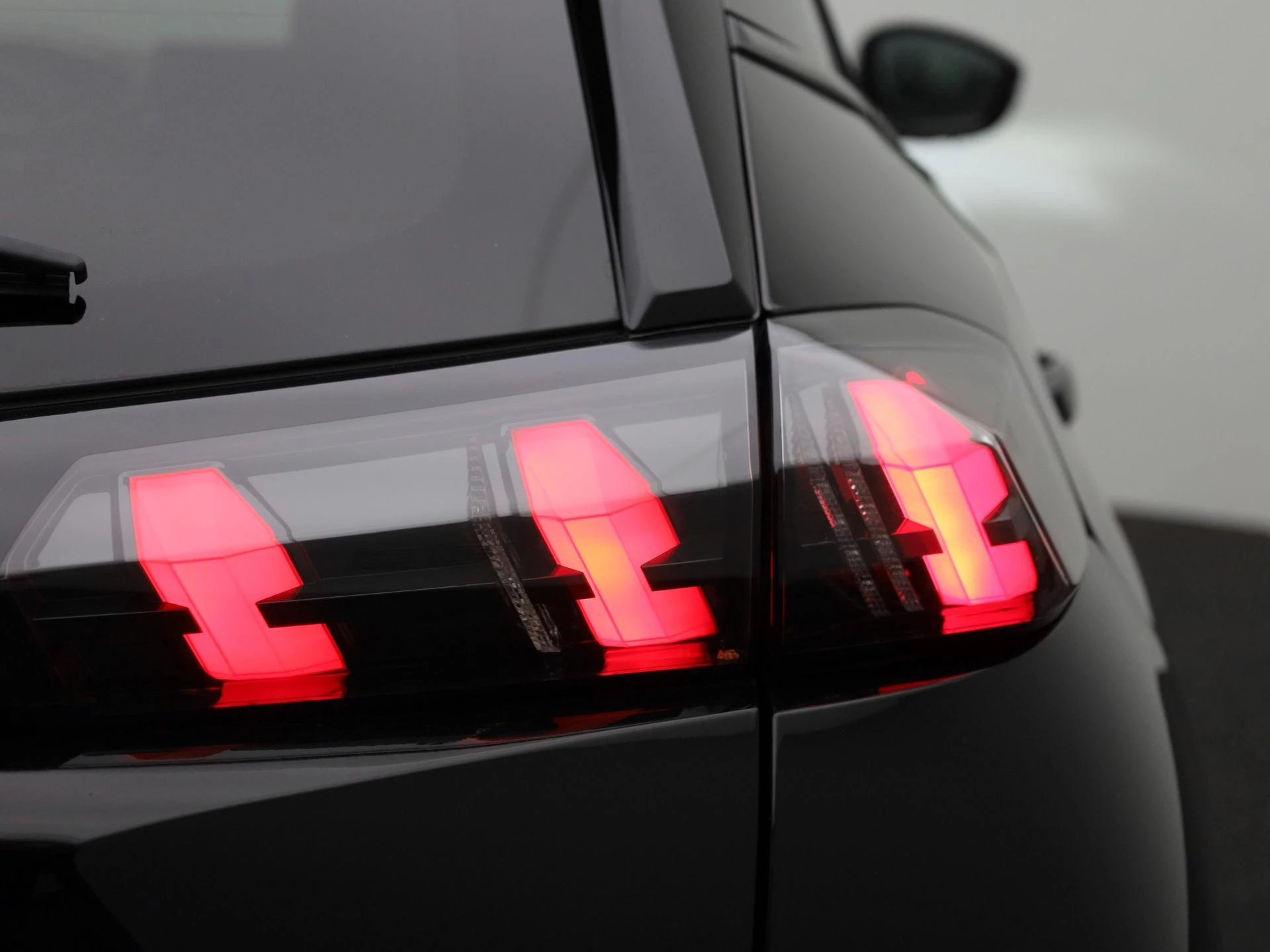 Peugeot-e-2008-image-40