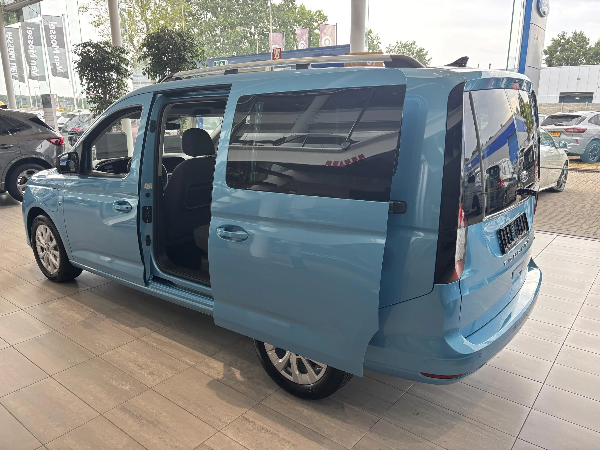 Ford-Tourneo Connect-image-3