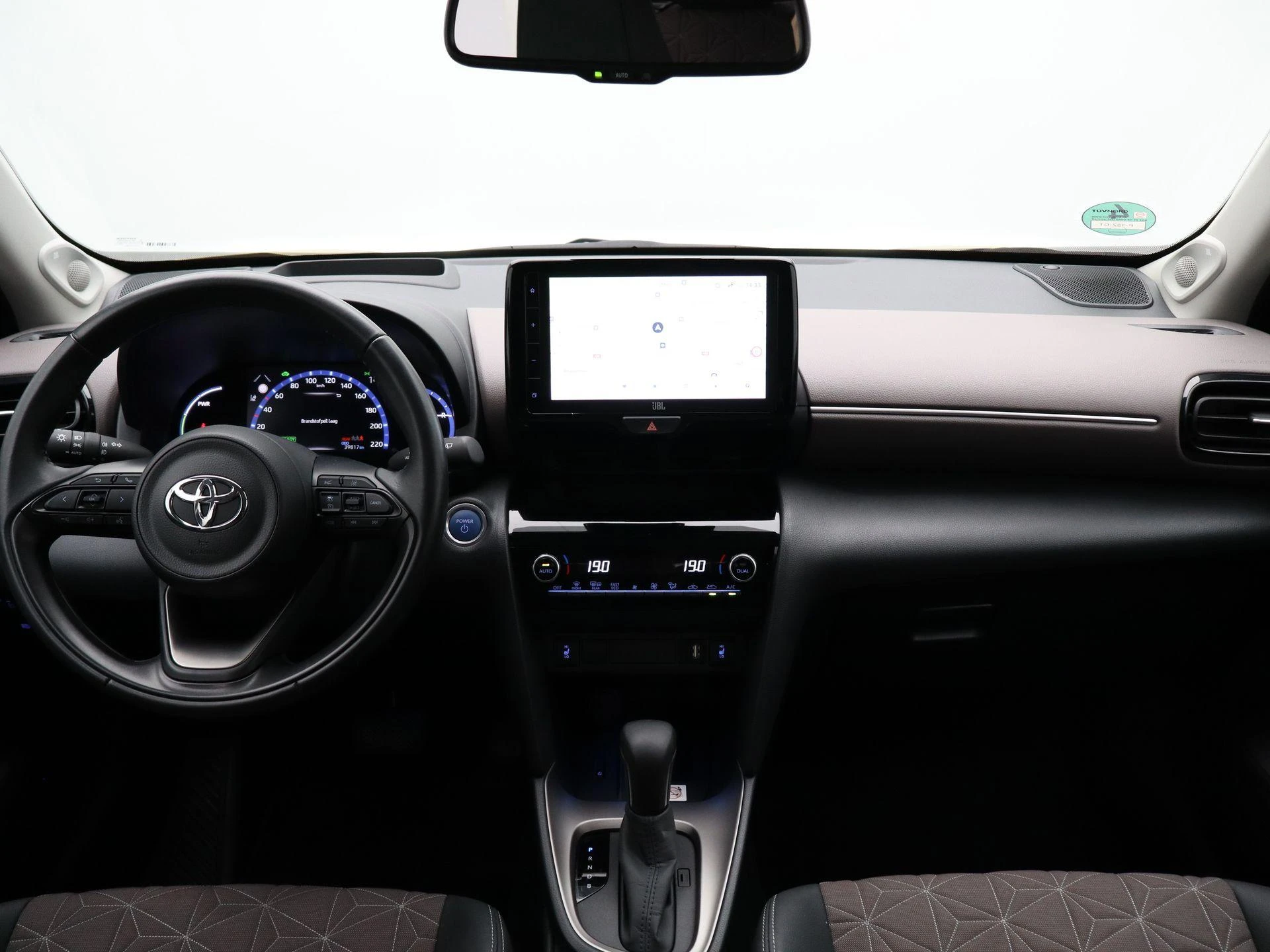 Toyota-Yaris Cross-image-8