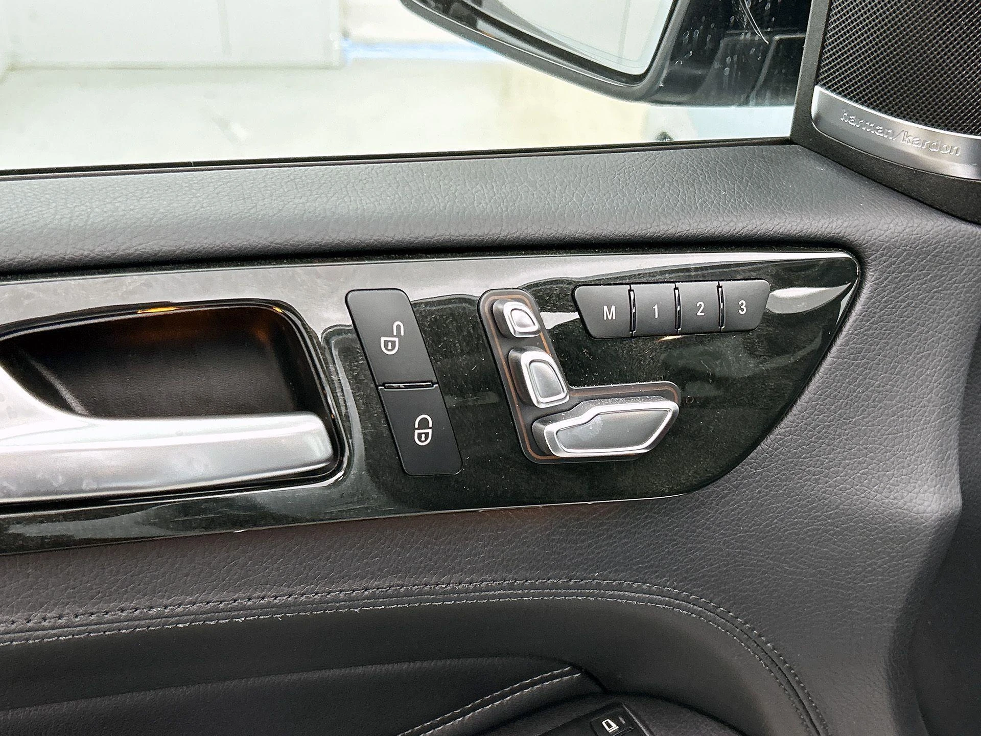 Mercedes-Benz-GLE-image-25